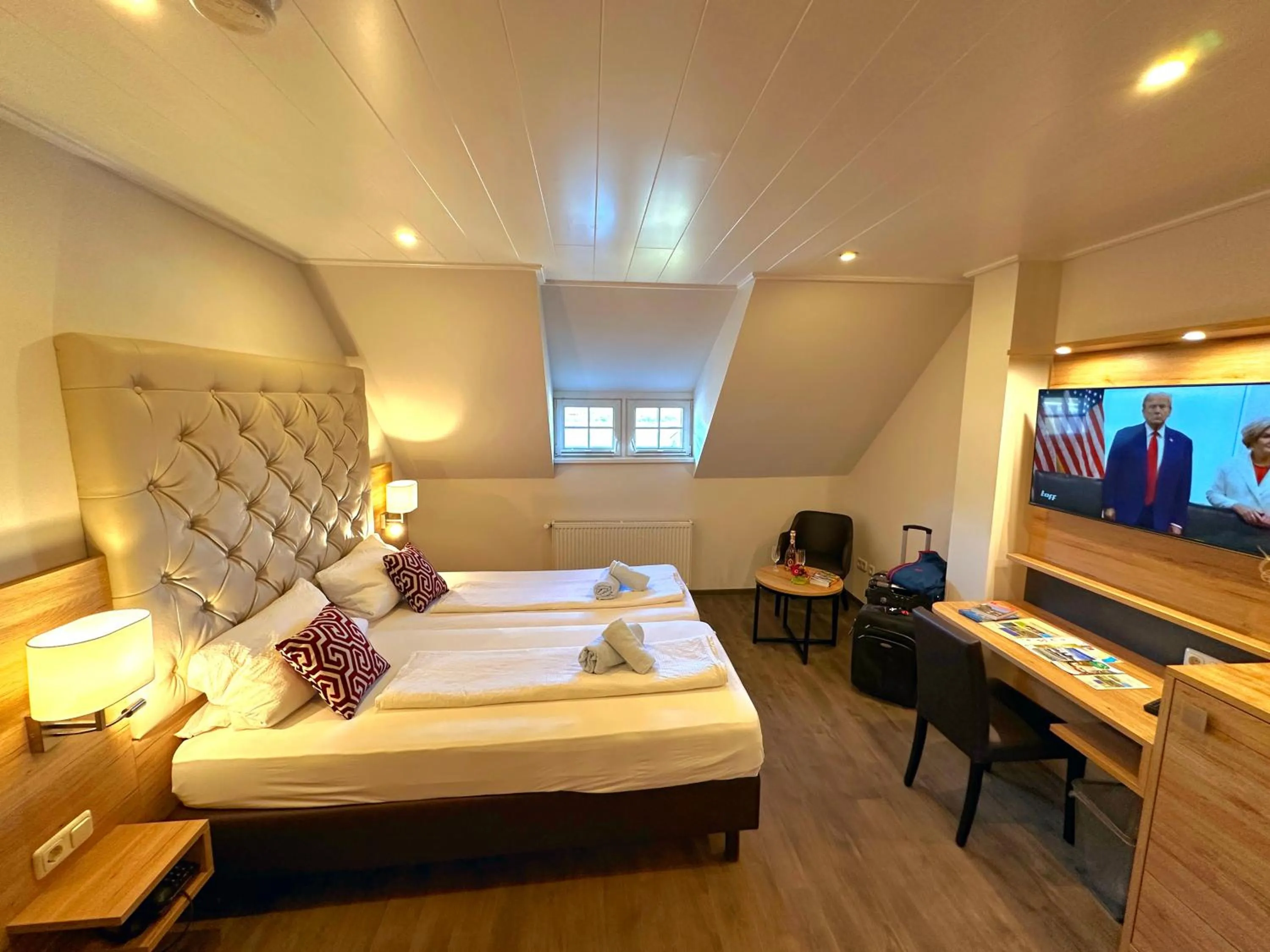 Photo of the whole room, Bed in Hotel am Markt Bacharach