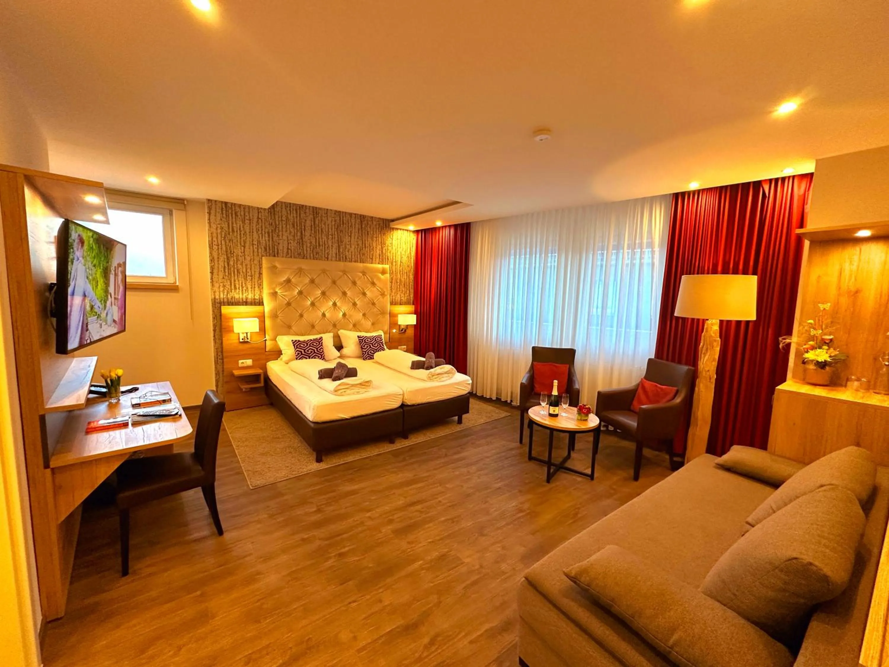 Photo of the whole room, Bed in Hotel am Markt Bacharach