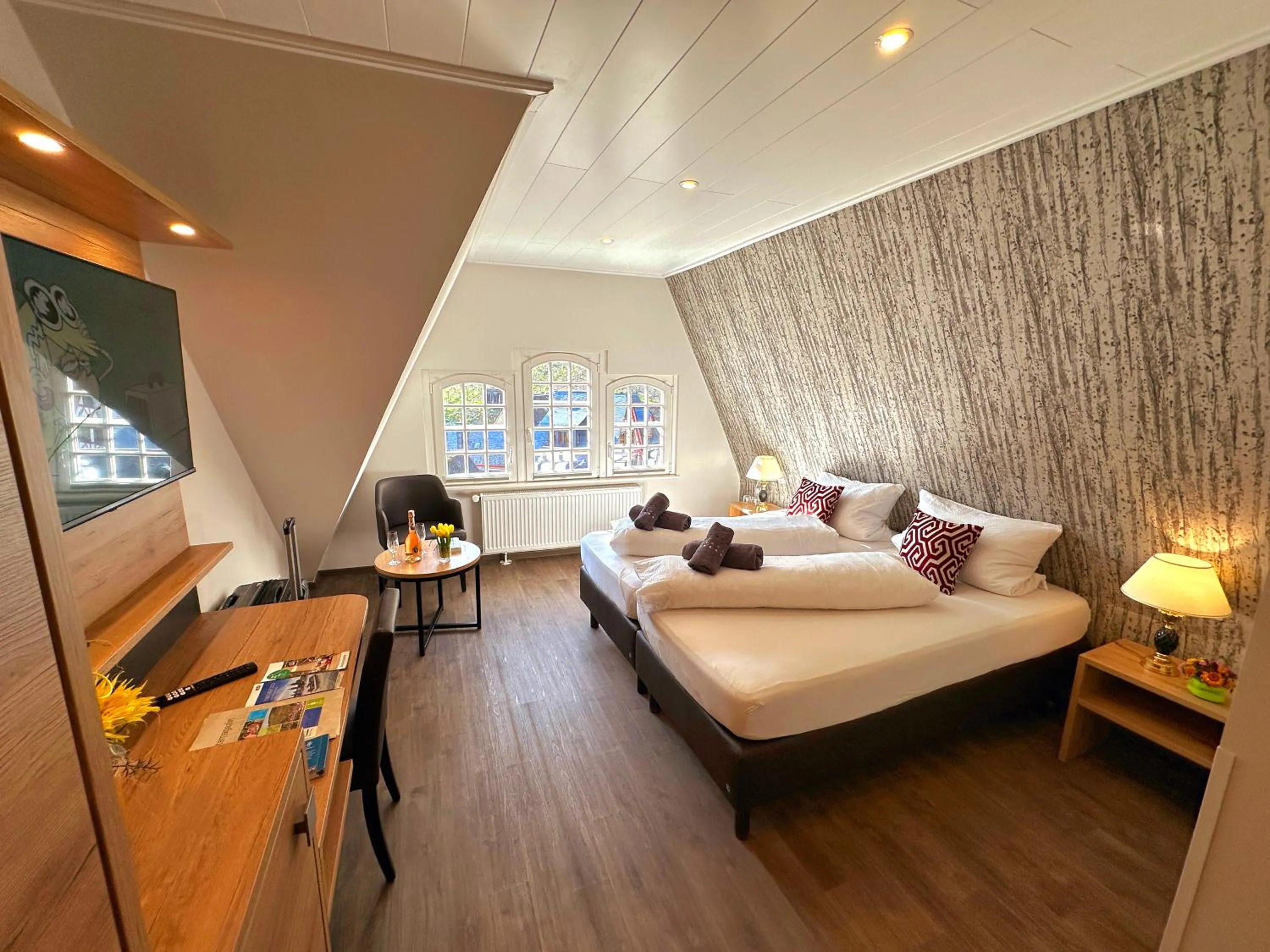 Photo of the whole room, Bed in Hotel am Markt Bacharach