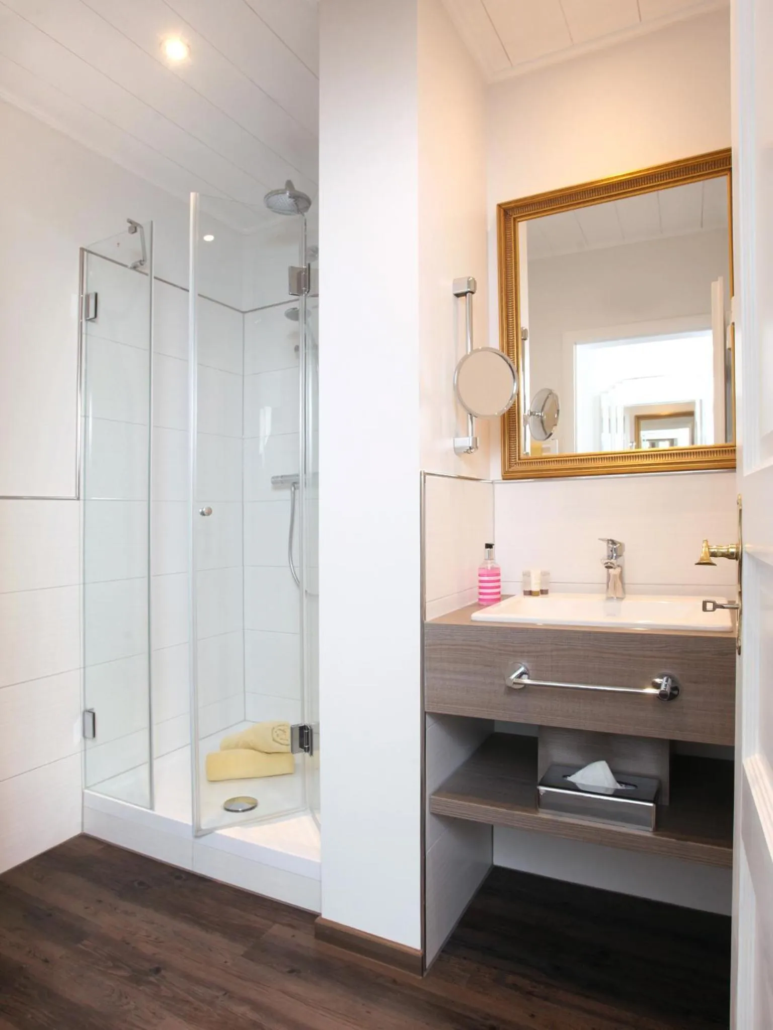 Shower in Hotel am Markt Bacharach