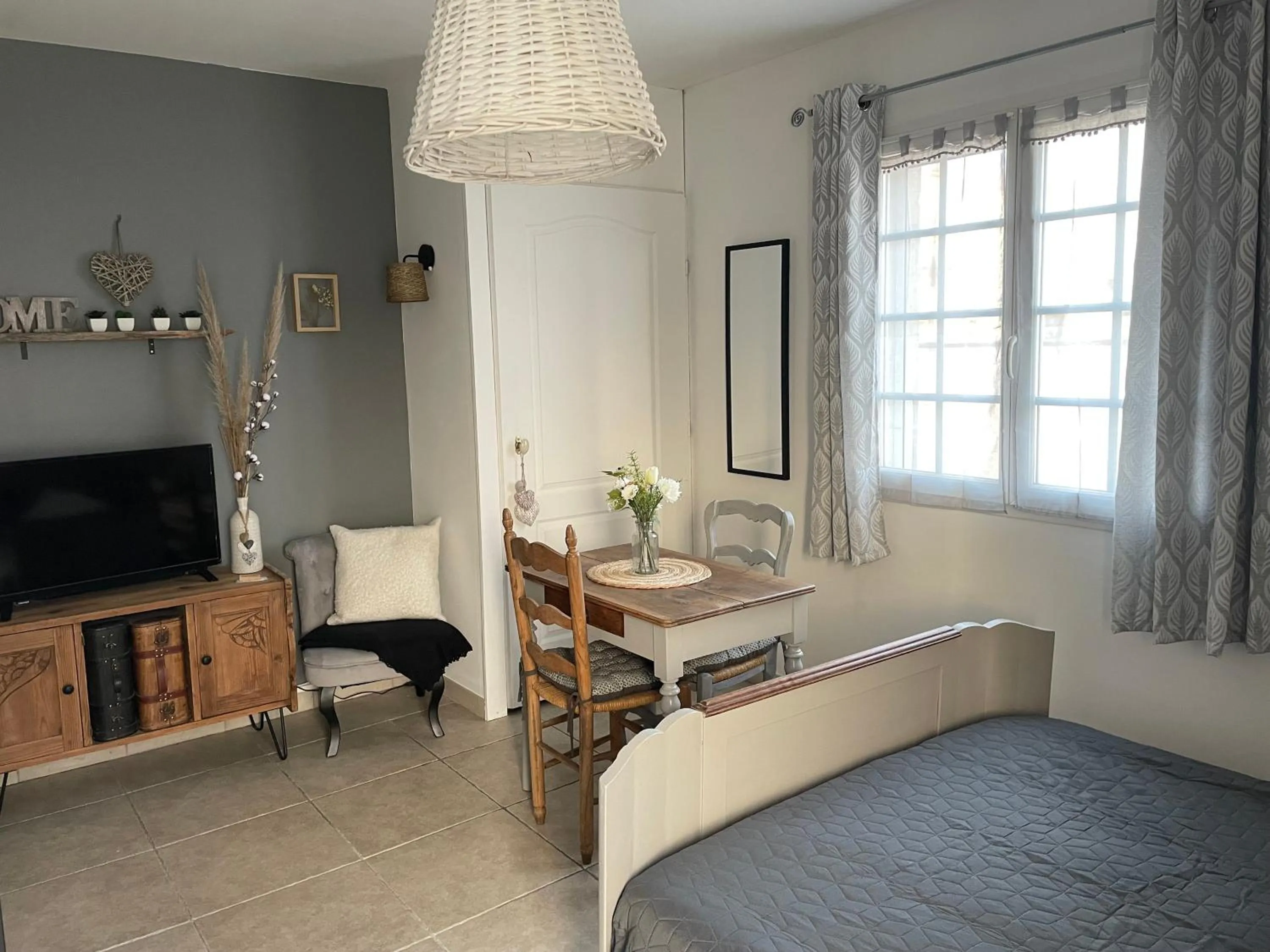 Photo of the whole room, Bed in Maison d'hôtes L'air d'antan