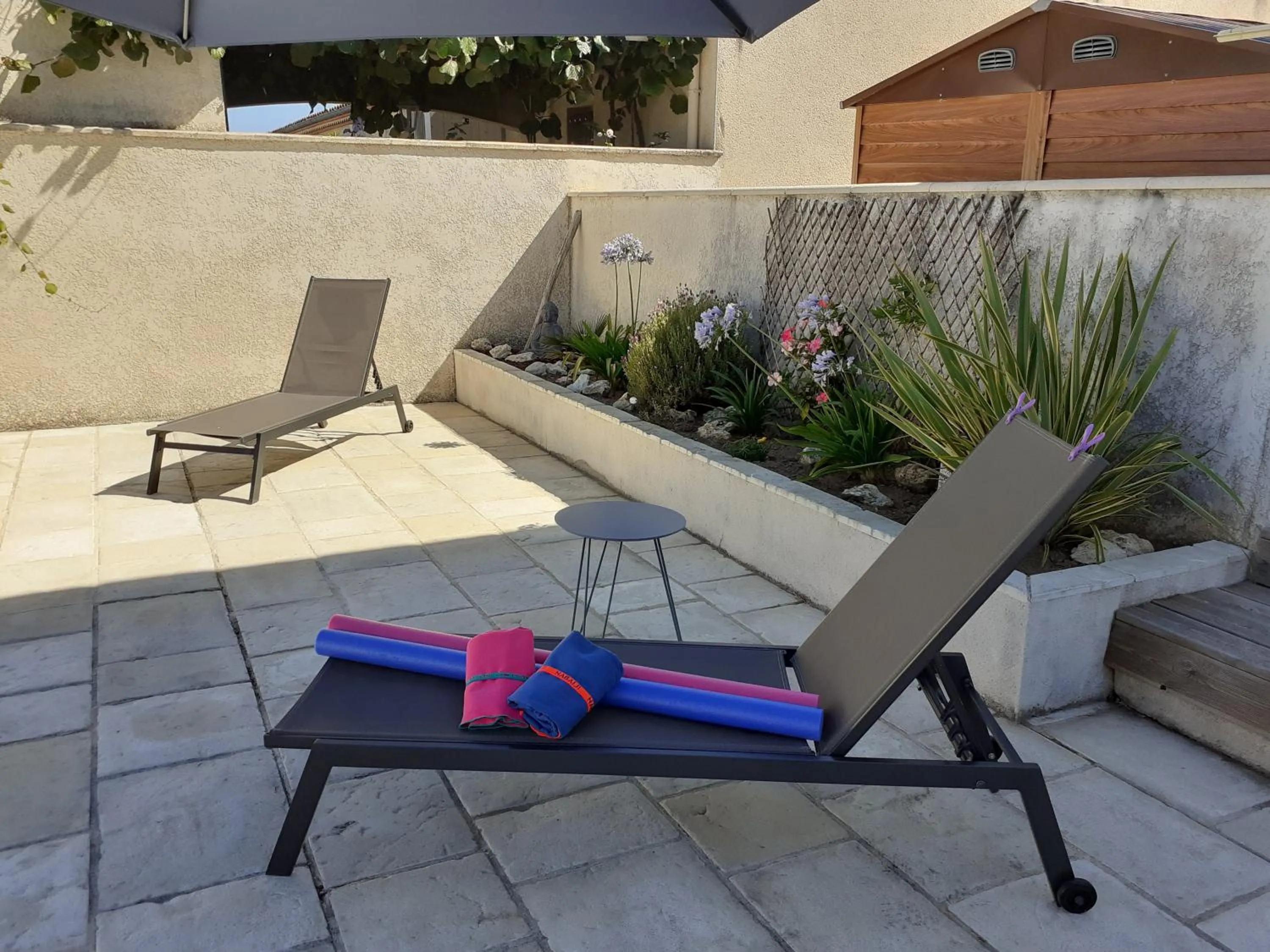 sunbed in Maison d'hôtes L'air d'antan