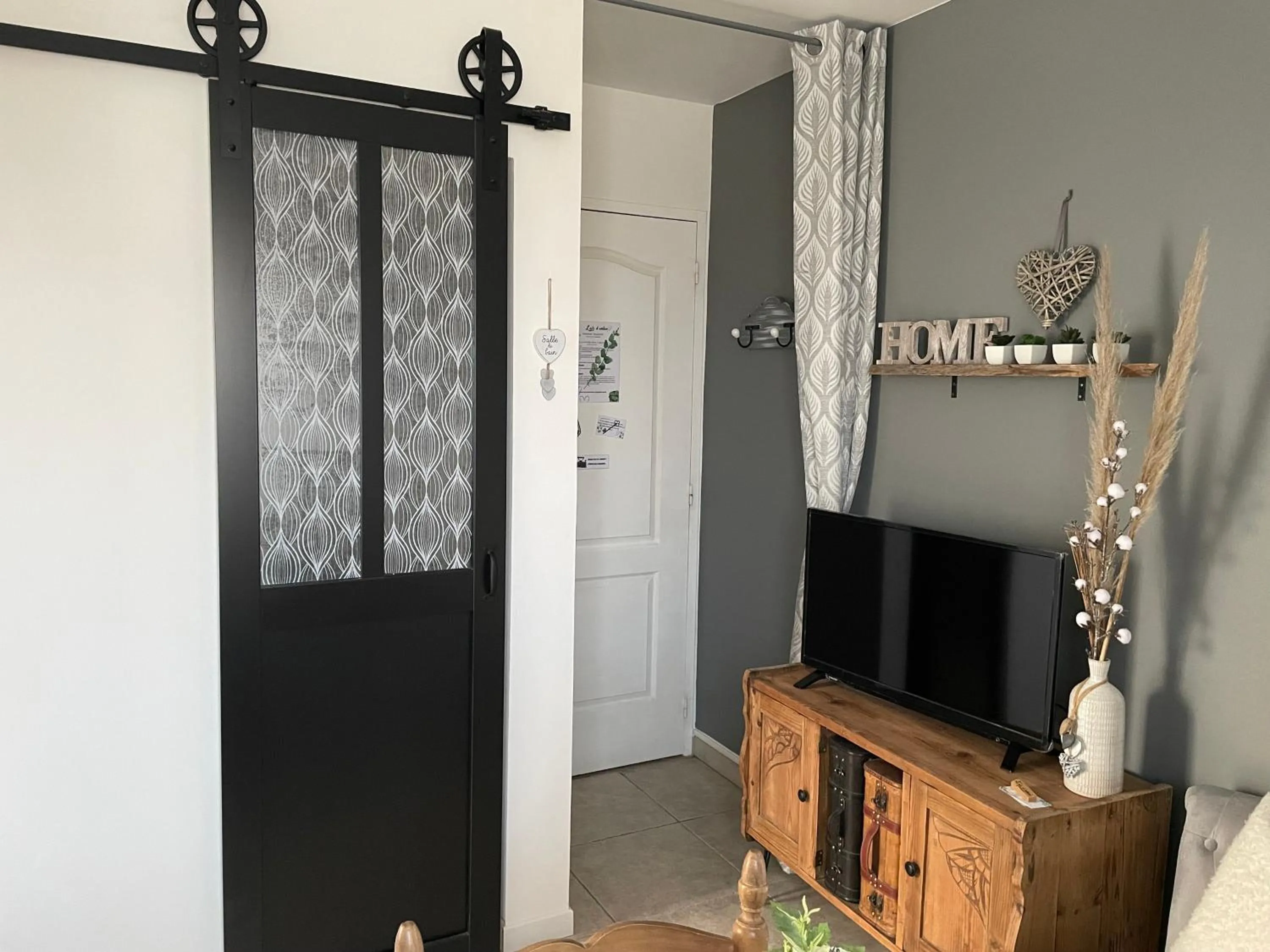 TV and multimedia in Maison d'hôtes L'air d'antan