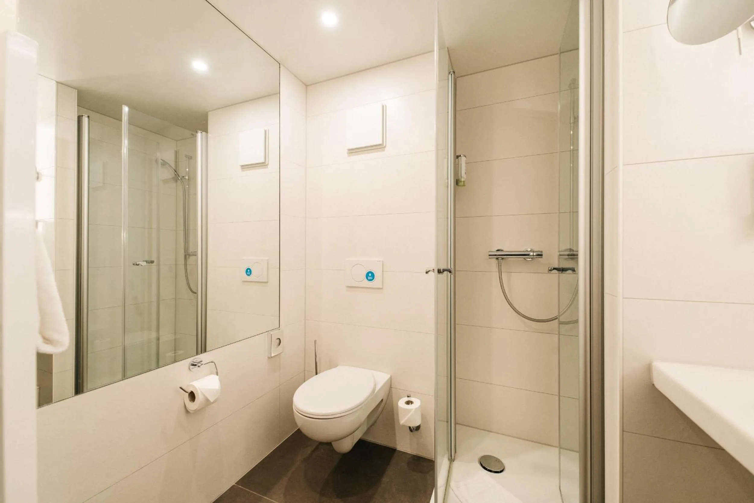 Shower in Kongresshotel Potsdam am Templiner See