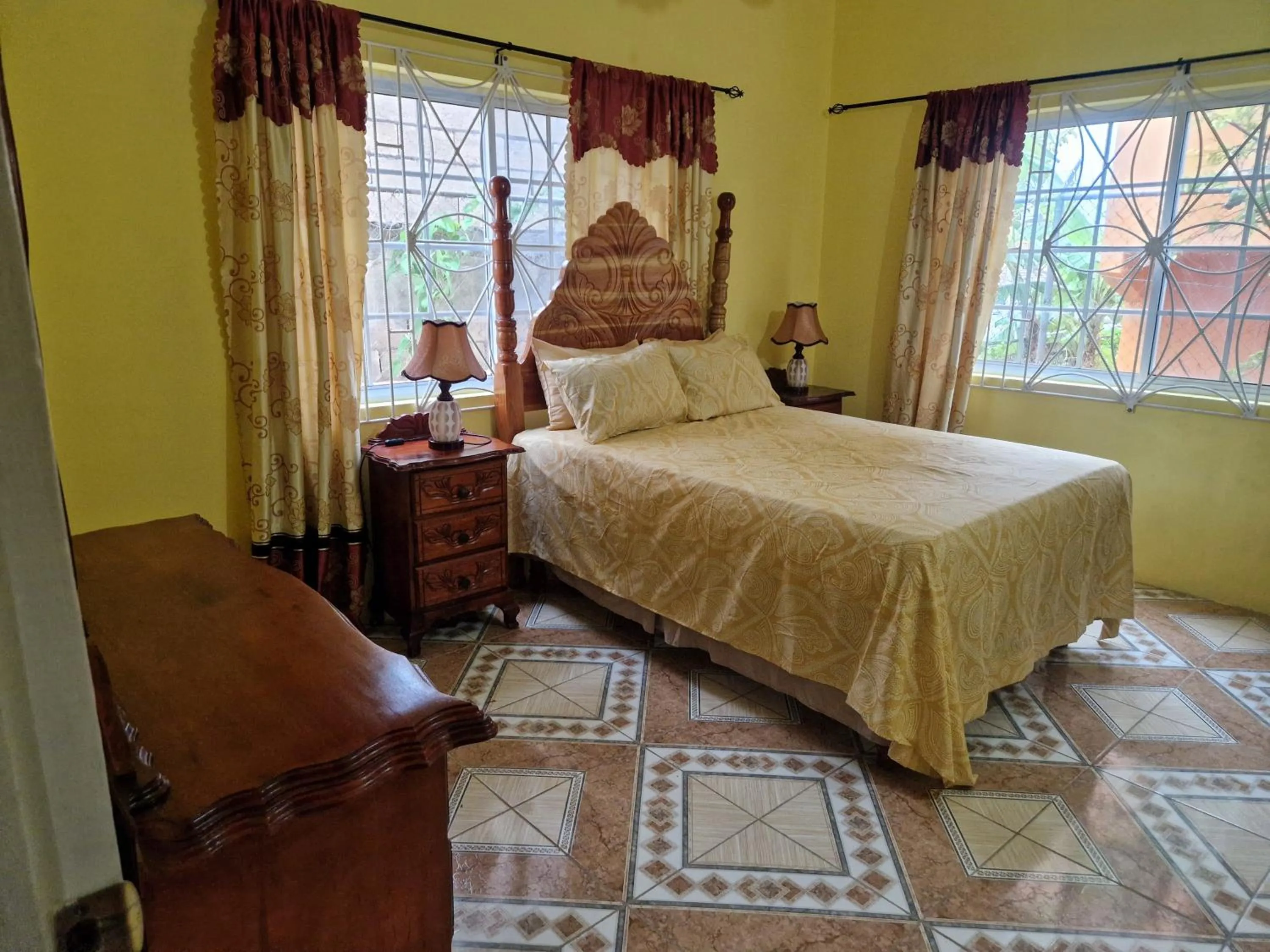 Bed in Bev's Rosevilla