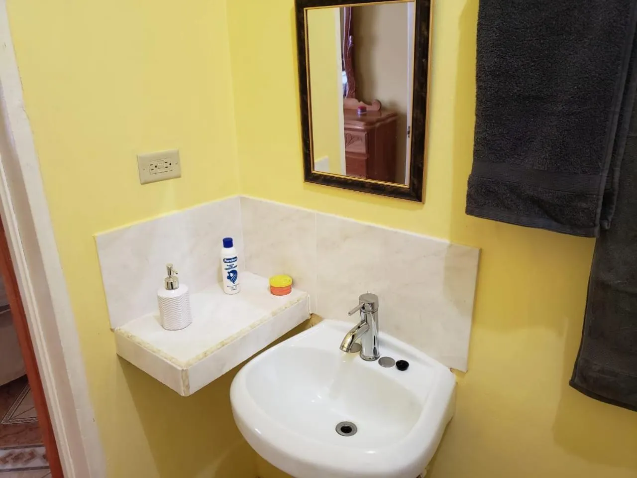 Bathroom in Bev's Rosevilla