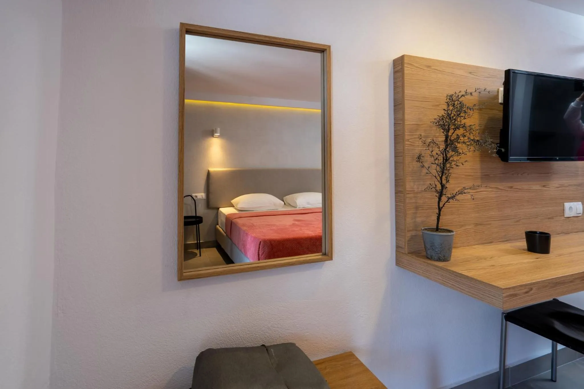 Photo of the whole room, Bed in Comfort Zefyros