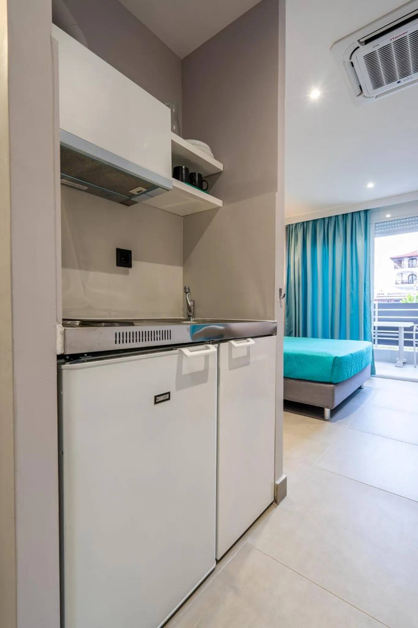 Kitchen or kitchenette, Bed in Comfort Zefyros