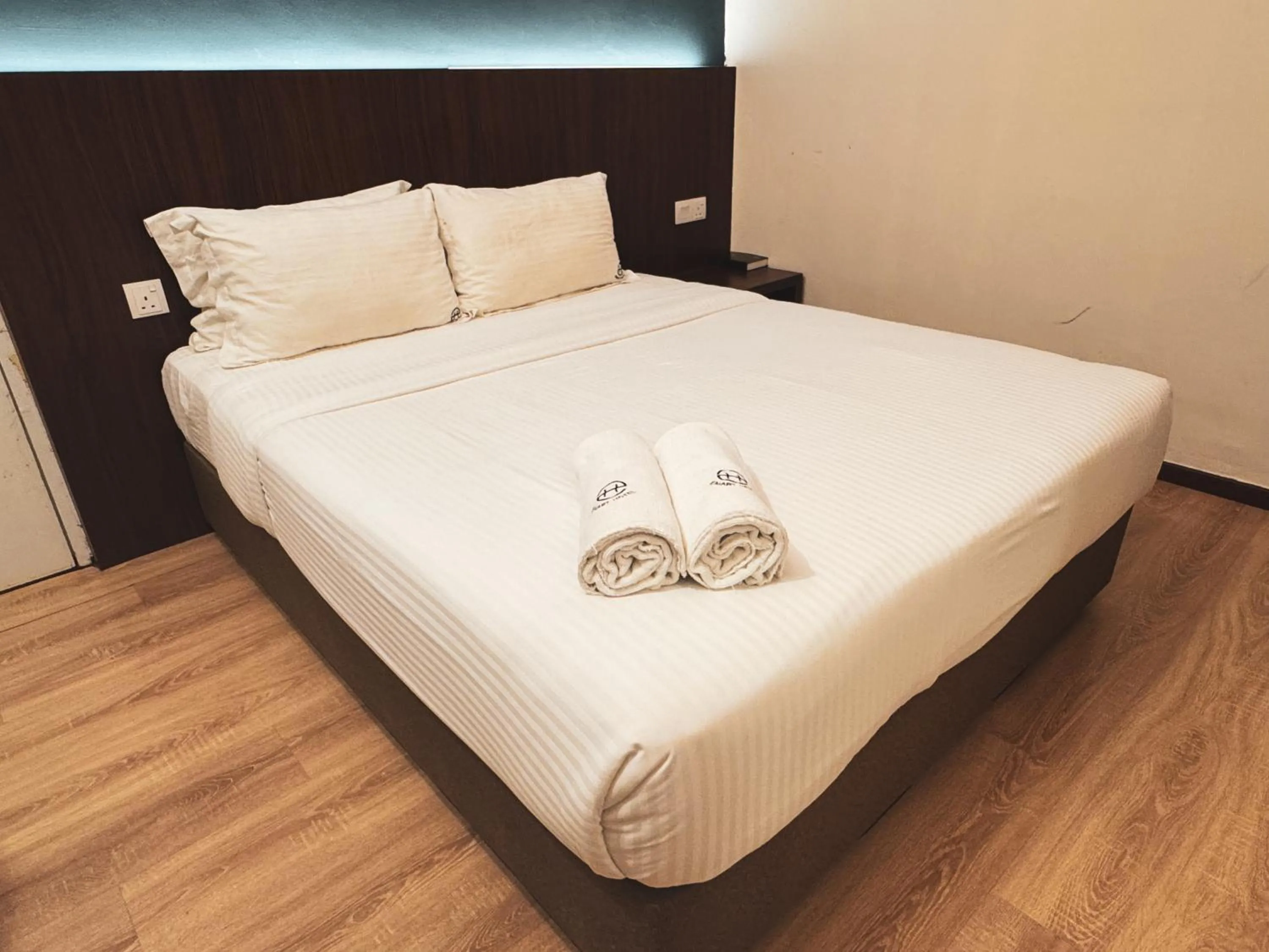 Bed in Emart Hotel (Riam)