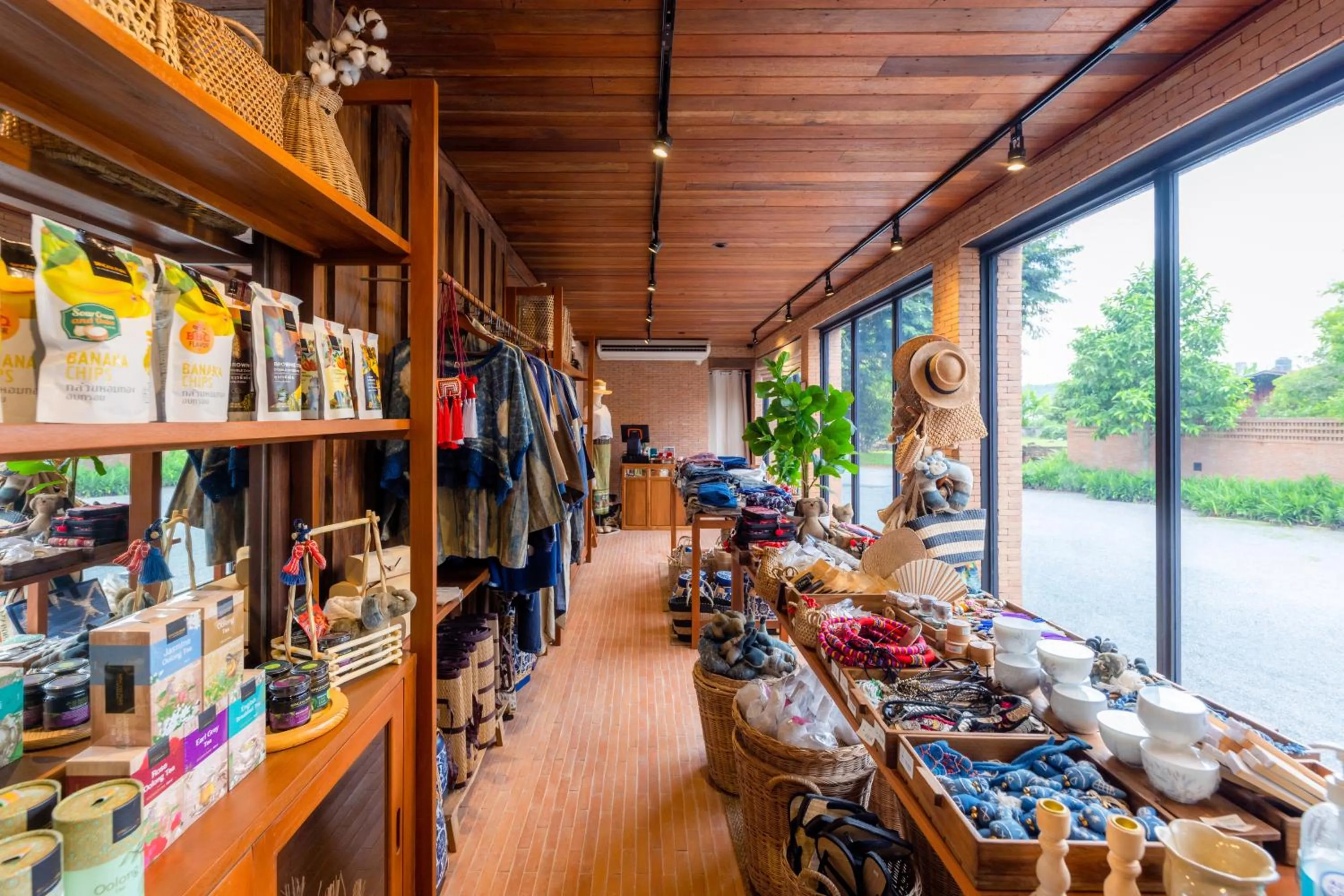 On-site shops in Athita The Hidden Court Chiang Saen Boutique Hotel