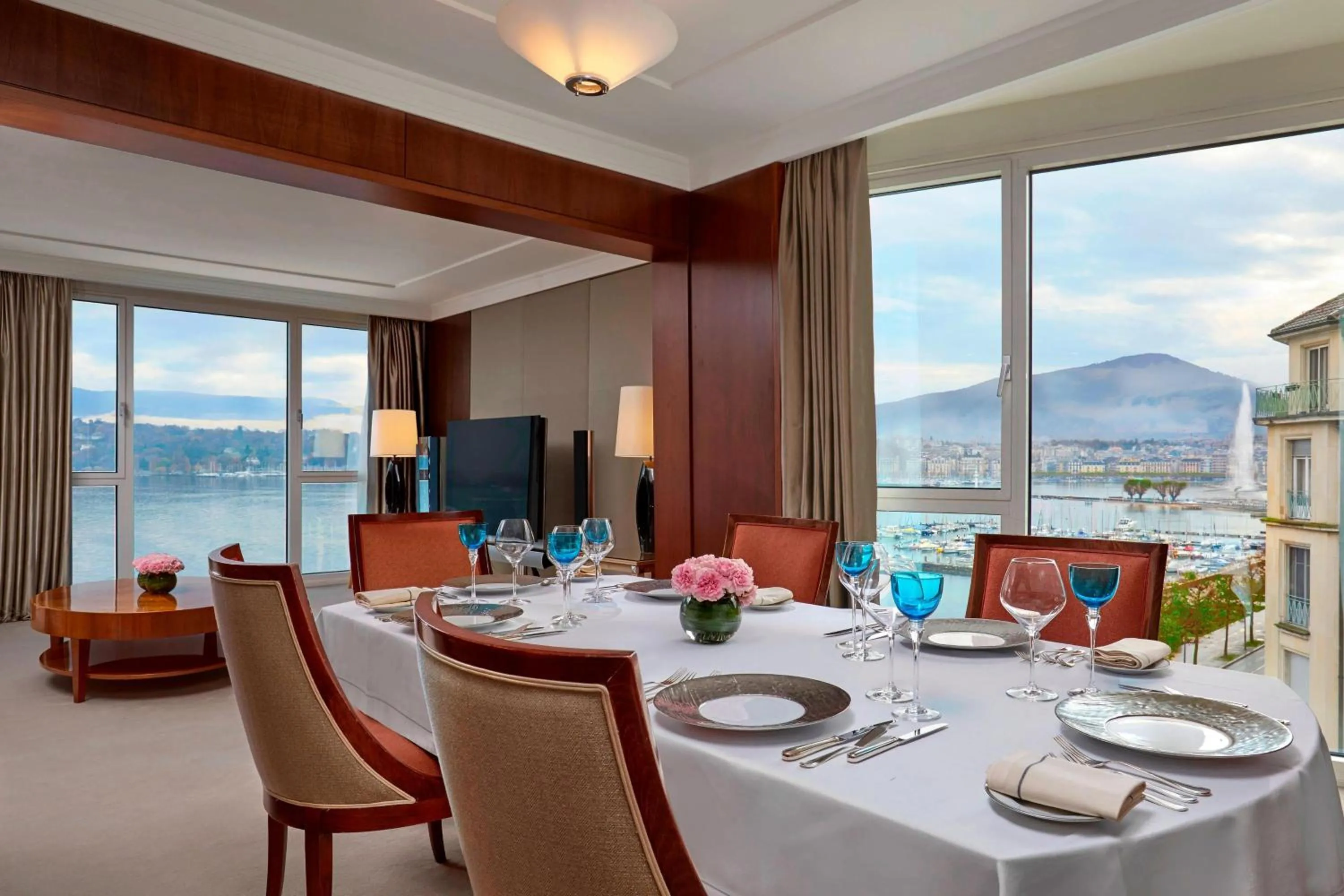 Photo of the whole room in Hotel President Wilson, a Luxury Collection Hotel, Geneva