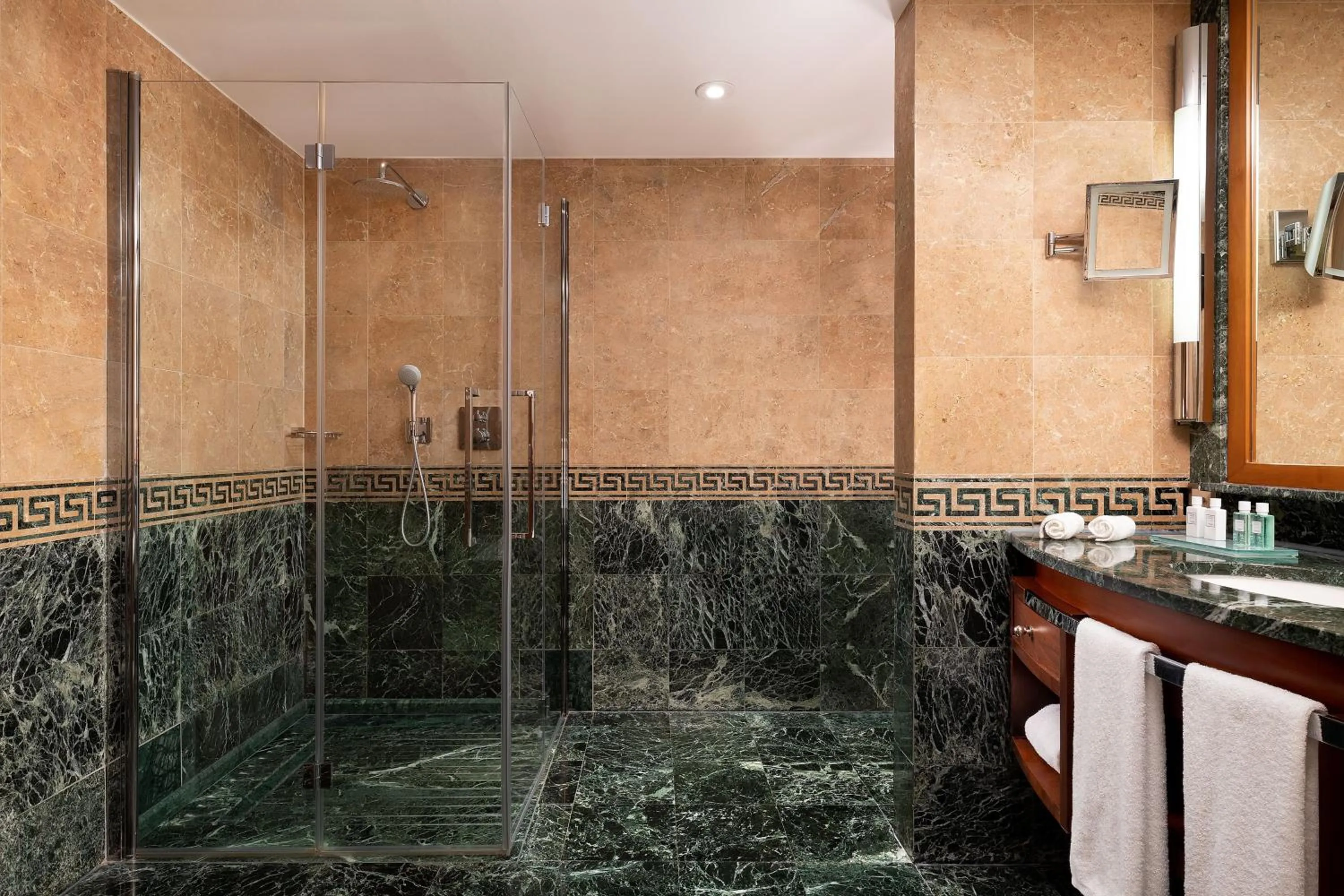 Bathroom in Hotel President Wilson, a Luxury Collection Hotel, Geneva