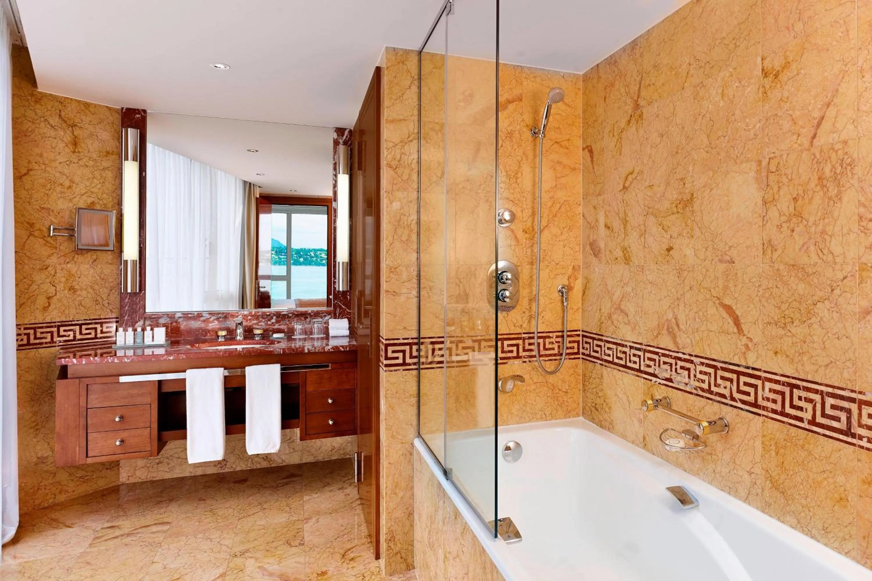 Bathroom in Hotel President Wilson, a Luxury Collection Hotel, Geneva