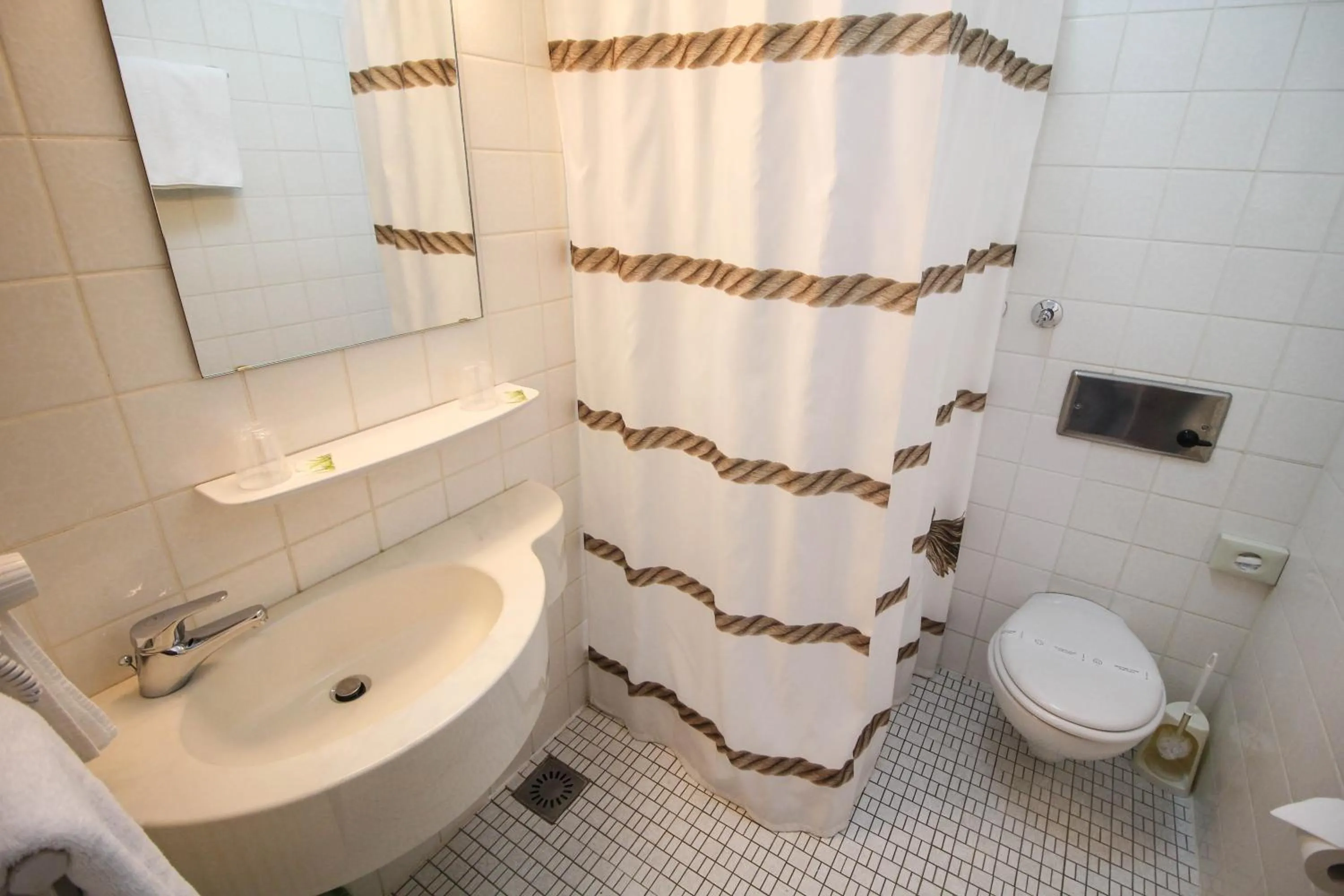 Bathroom in Hotel am Zoo