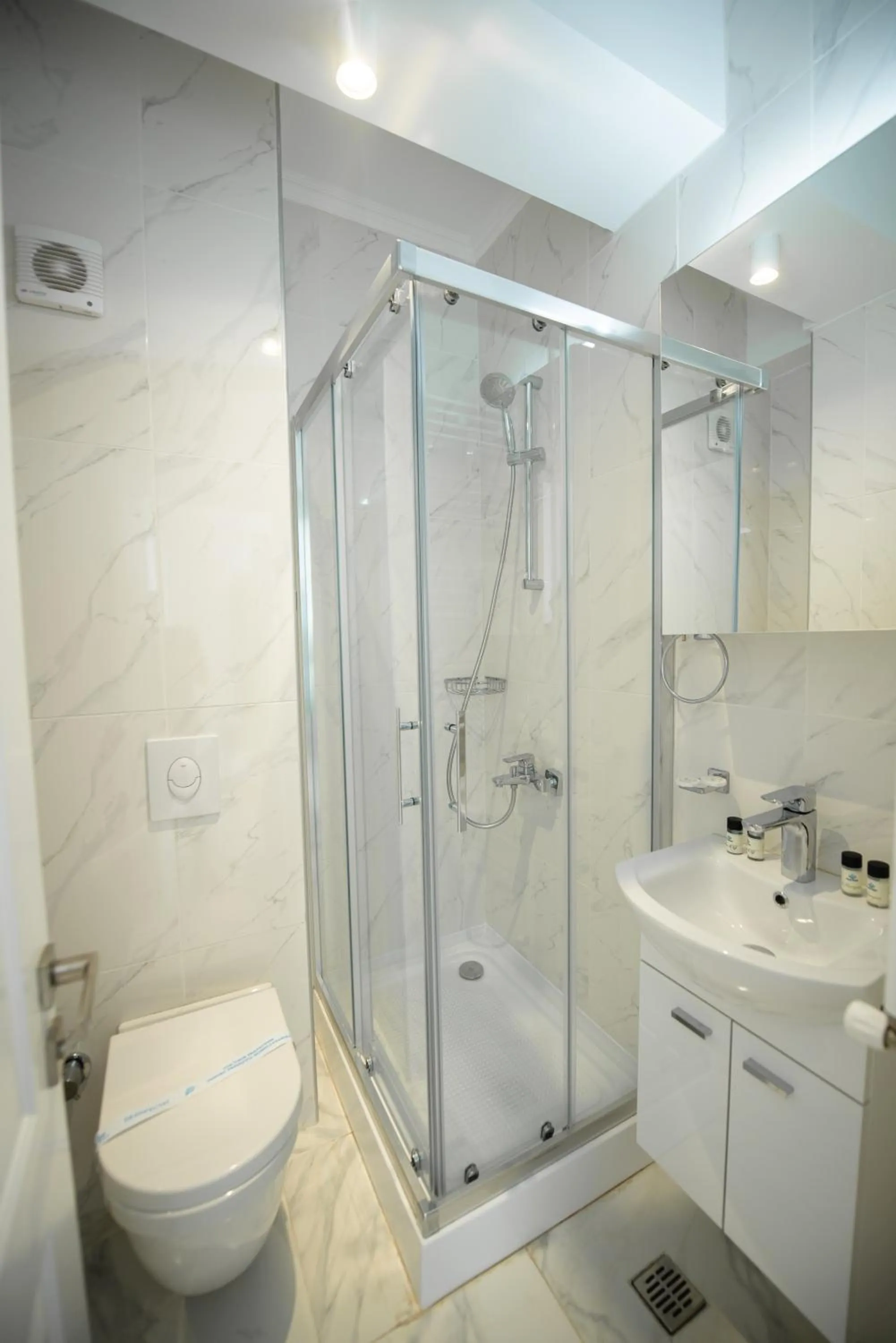 Shower in Solid Magic Apart Hotel