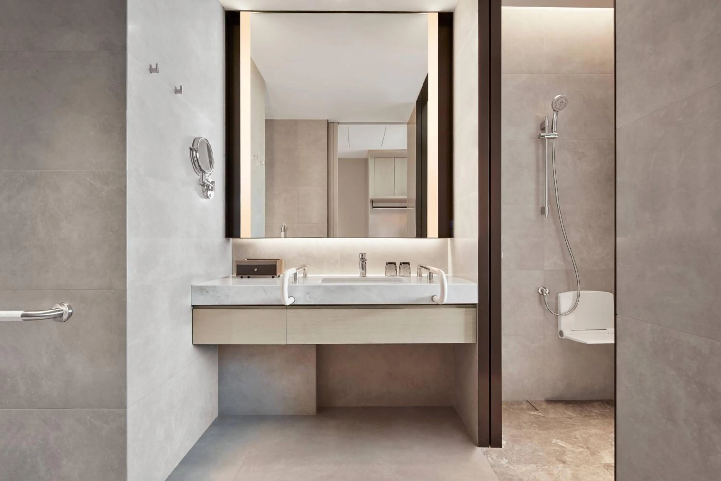 Bathroom in Courtyard by Marriott Qinhuangdao West
