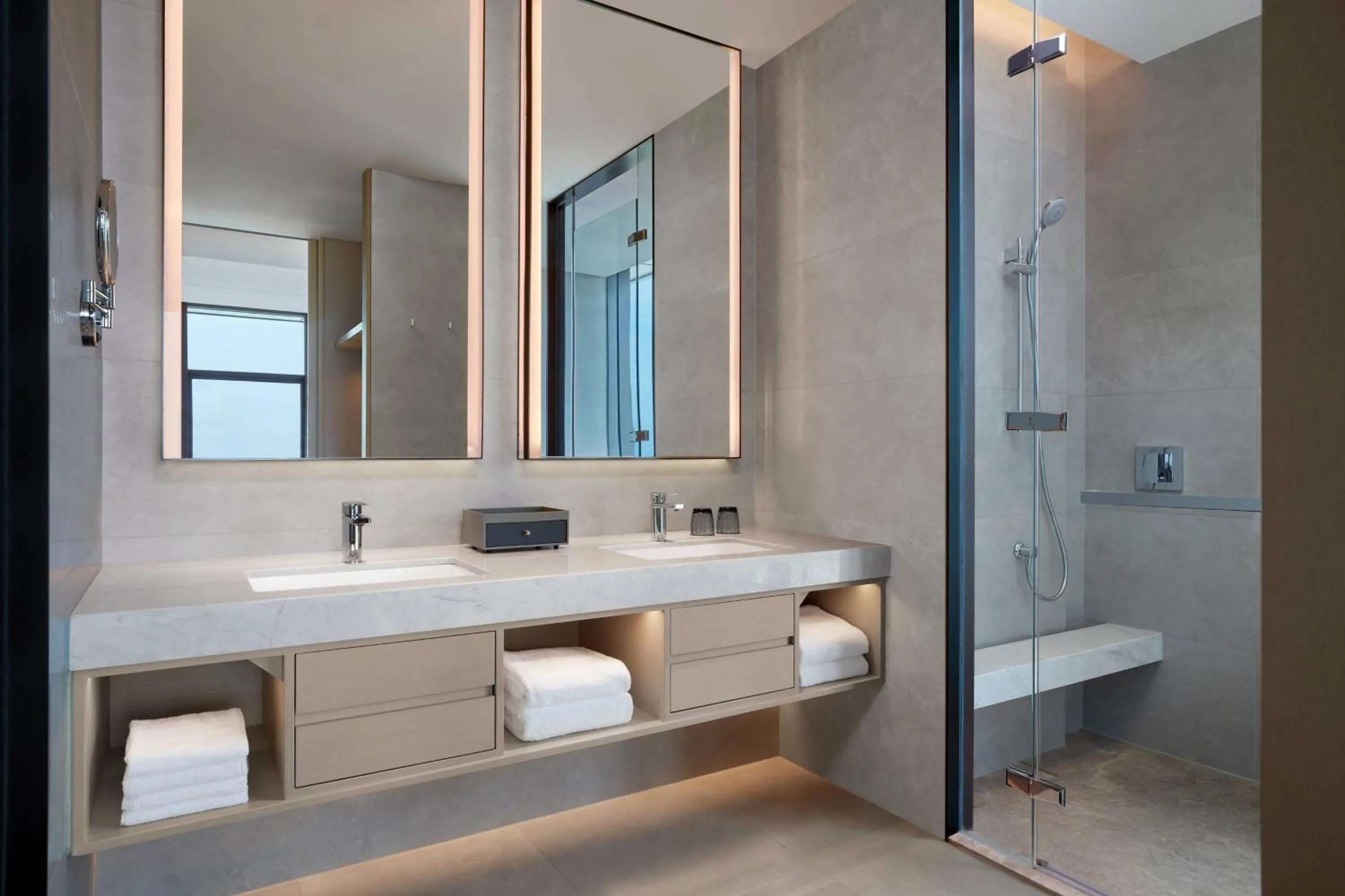 Bathroom in Courtyard by Marriott Qinhuangdao West