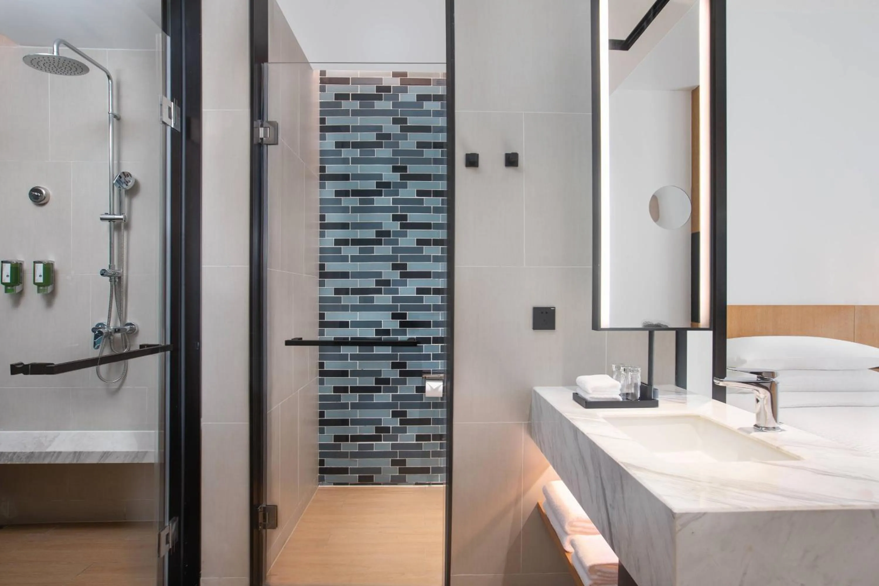 Bathroom in Fairfield by Marriott Zhuhai Xiangzhou