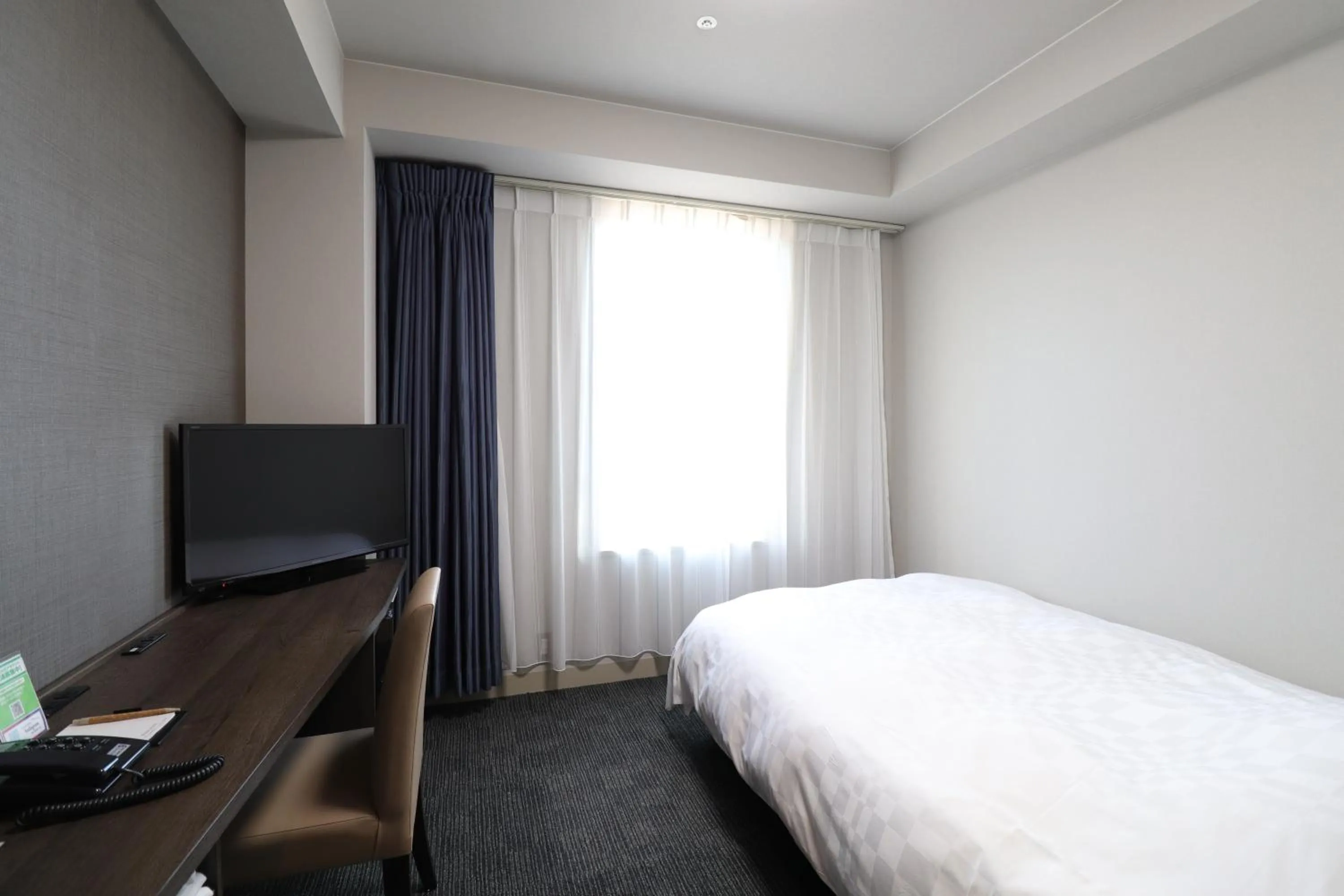 Photo of the whole room, Bed in Silk Hotel