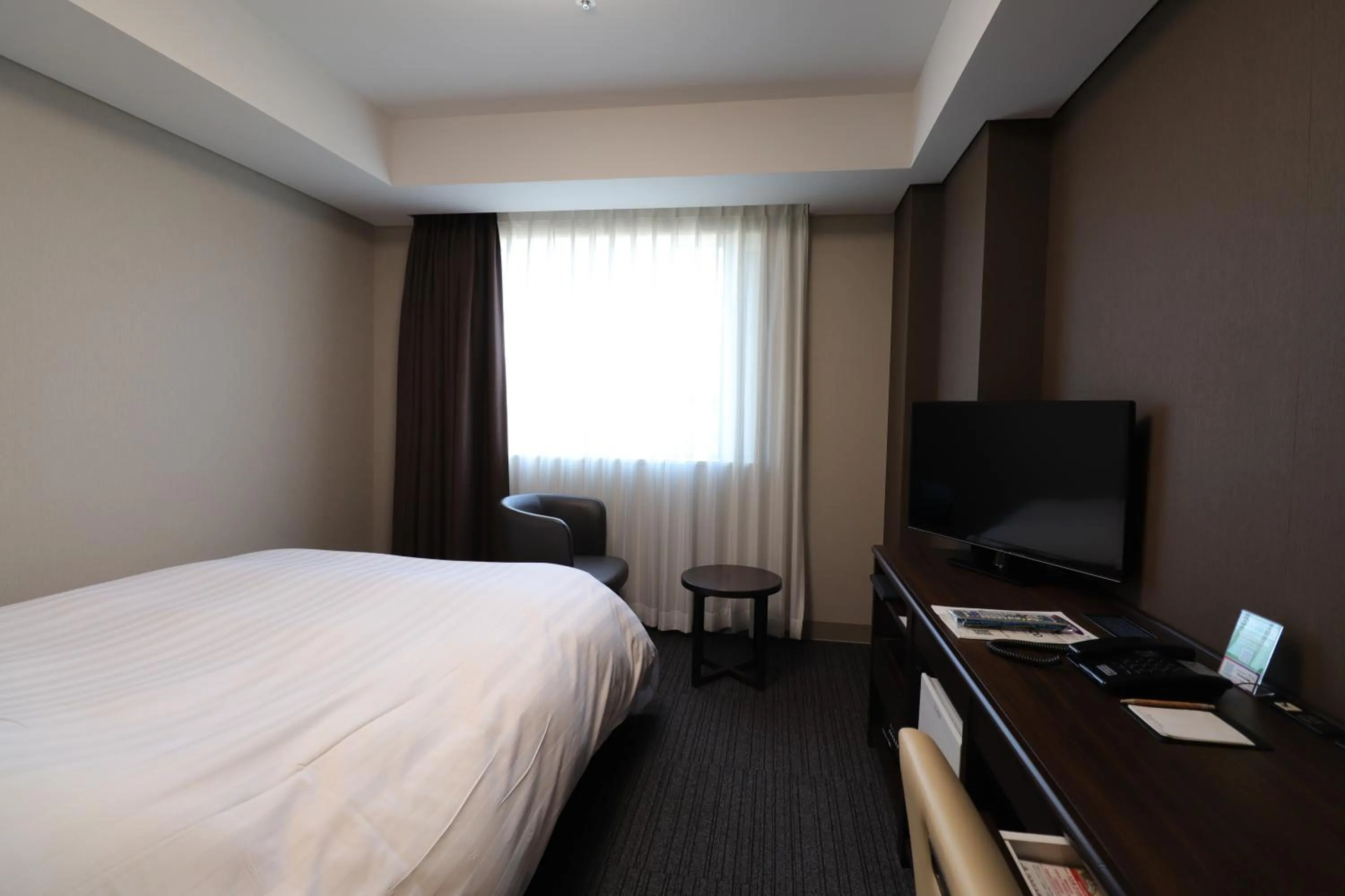 Photo of the whole room, Bed in Silk Hotel