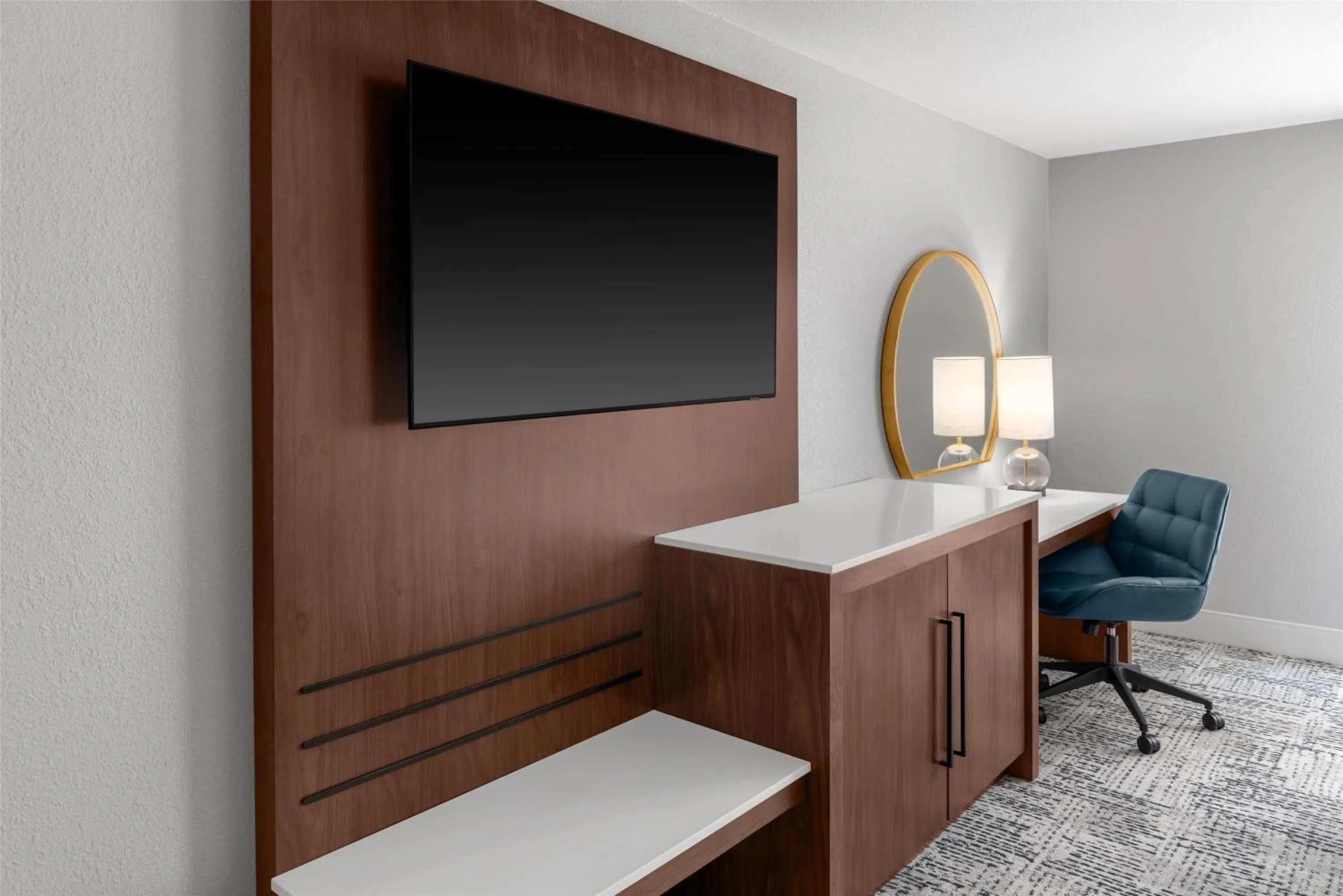 Bedroom in Doubletree By Hilton Owatonna