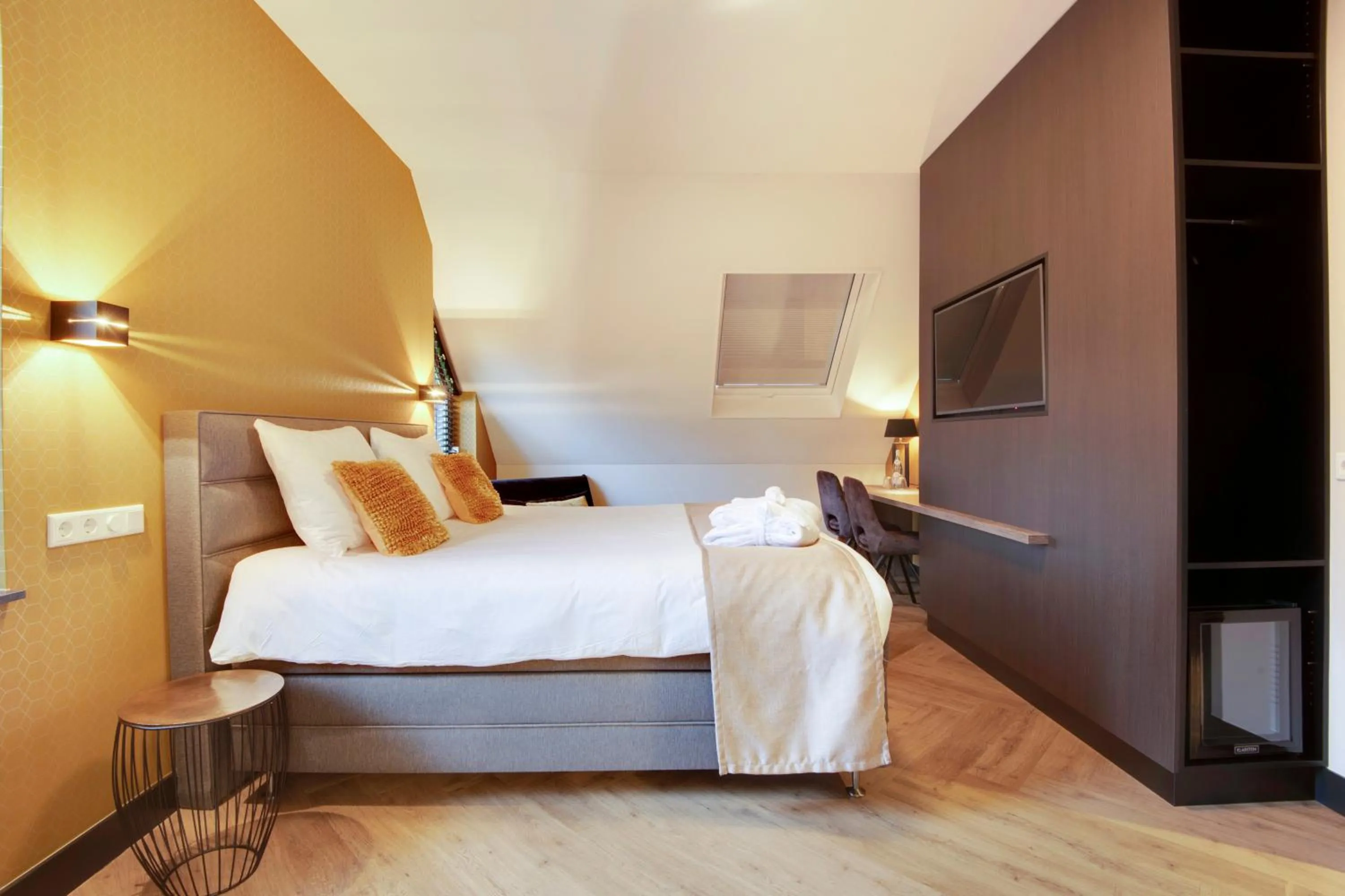 Photo of the whole room, Bed in Op dn Kreijtenberg