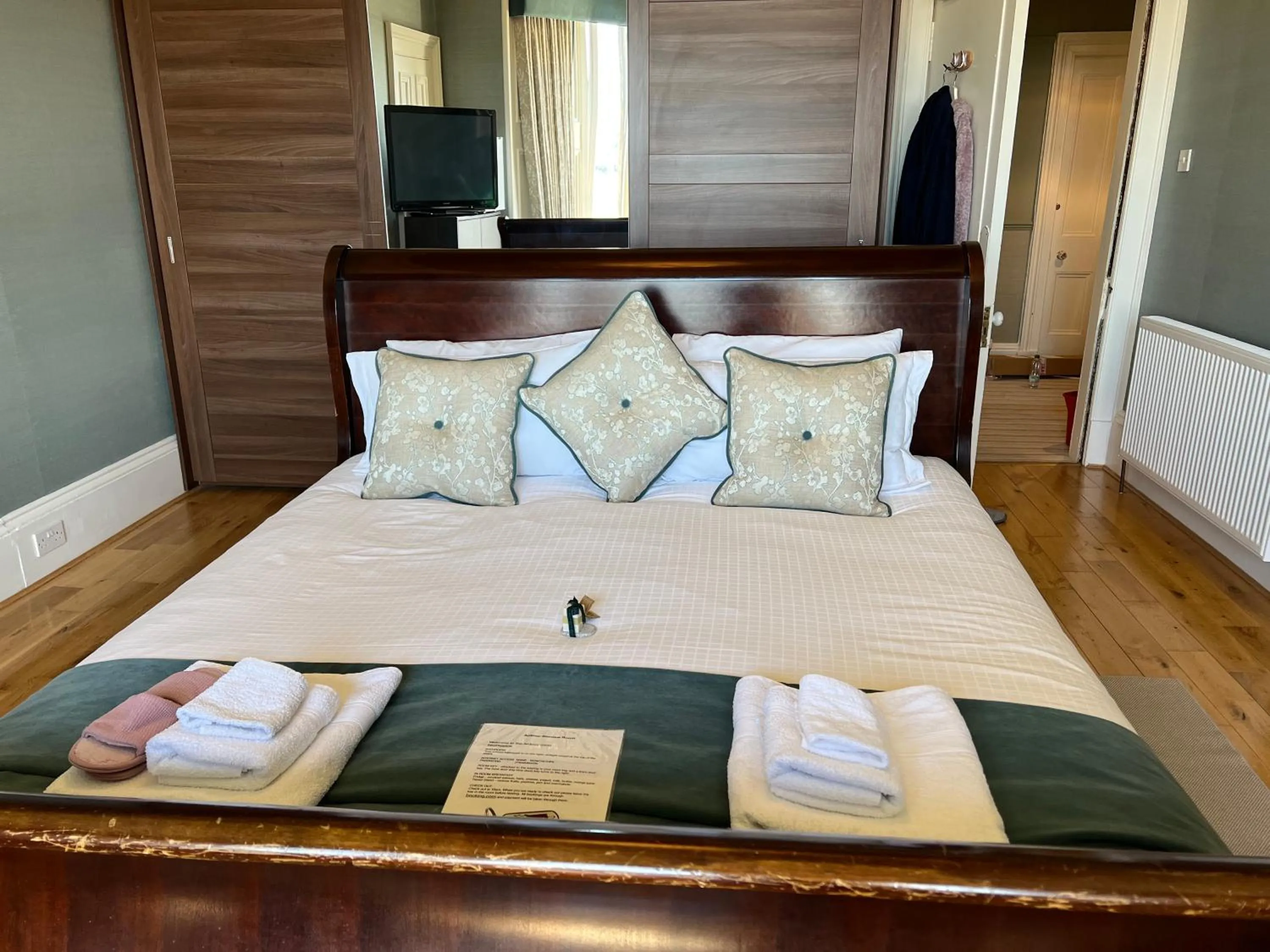 Bed in Ardmor Guest House