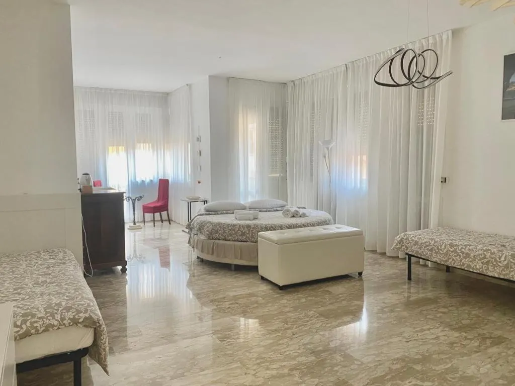 Photo of the whole room in B&B "Lo Straniero"