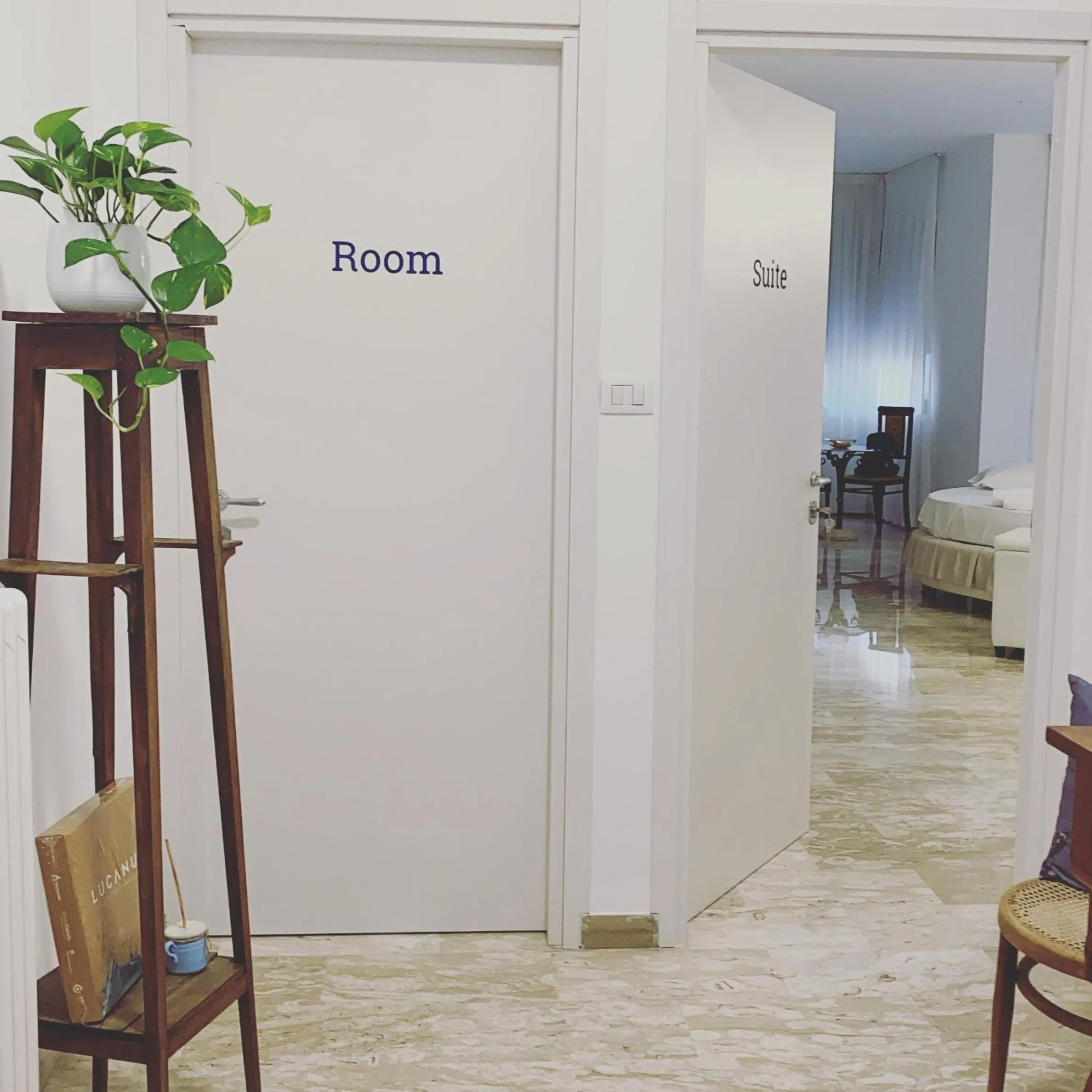 Property logo or sign in B&B "Lo Straniero"