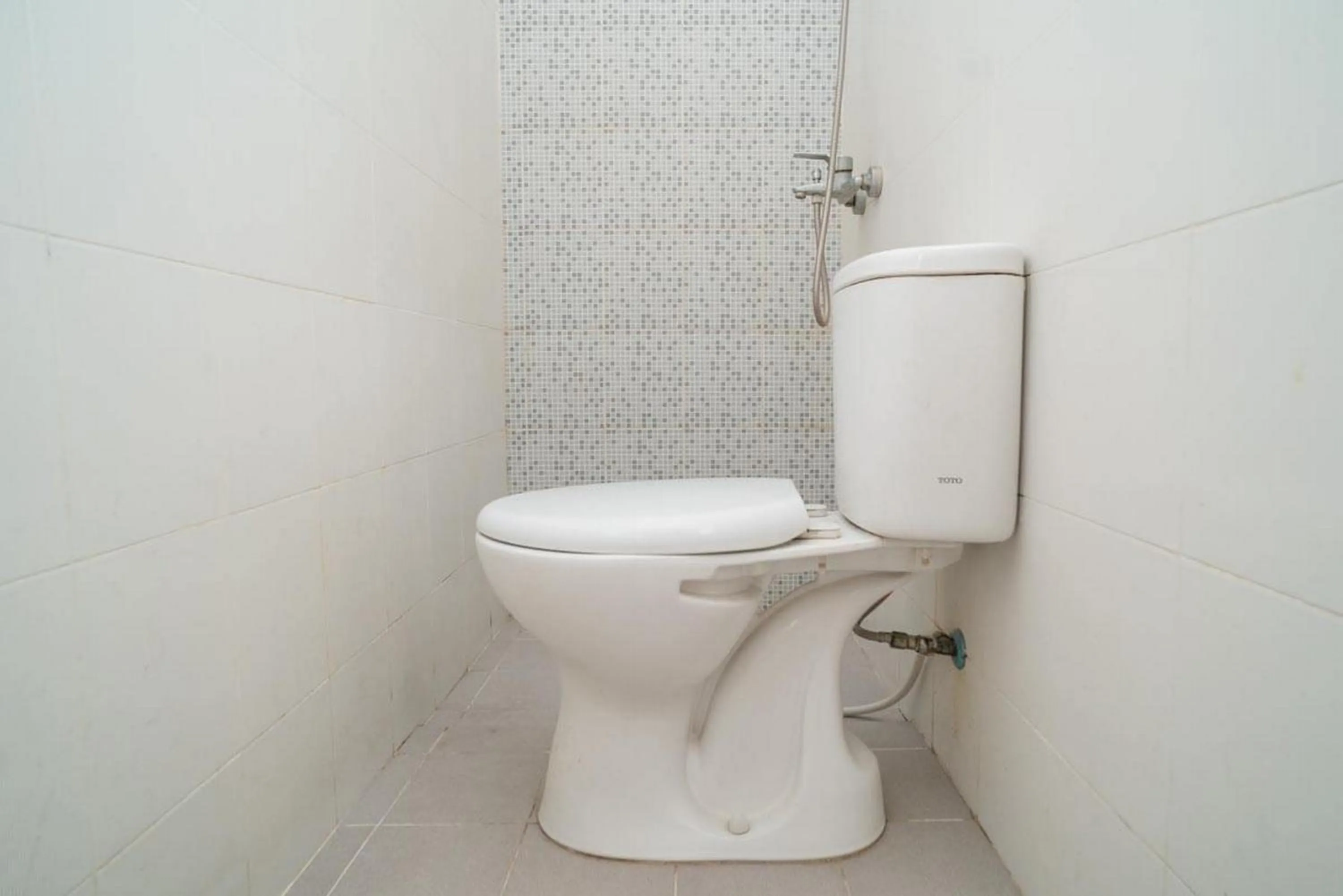 Bathroom in RedDoorz at Mayjen Sungkono Surabaya