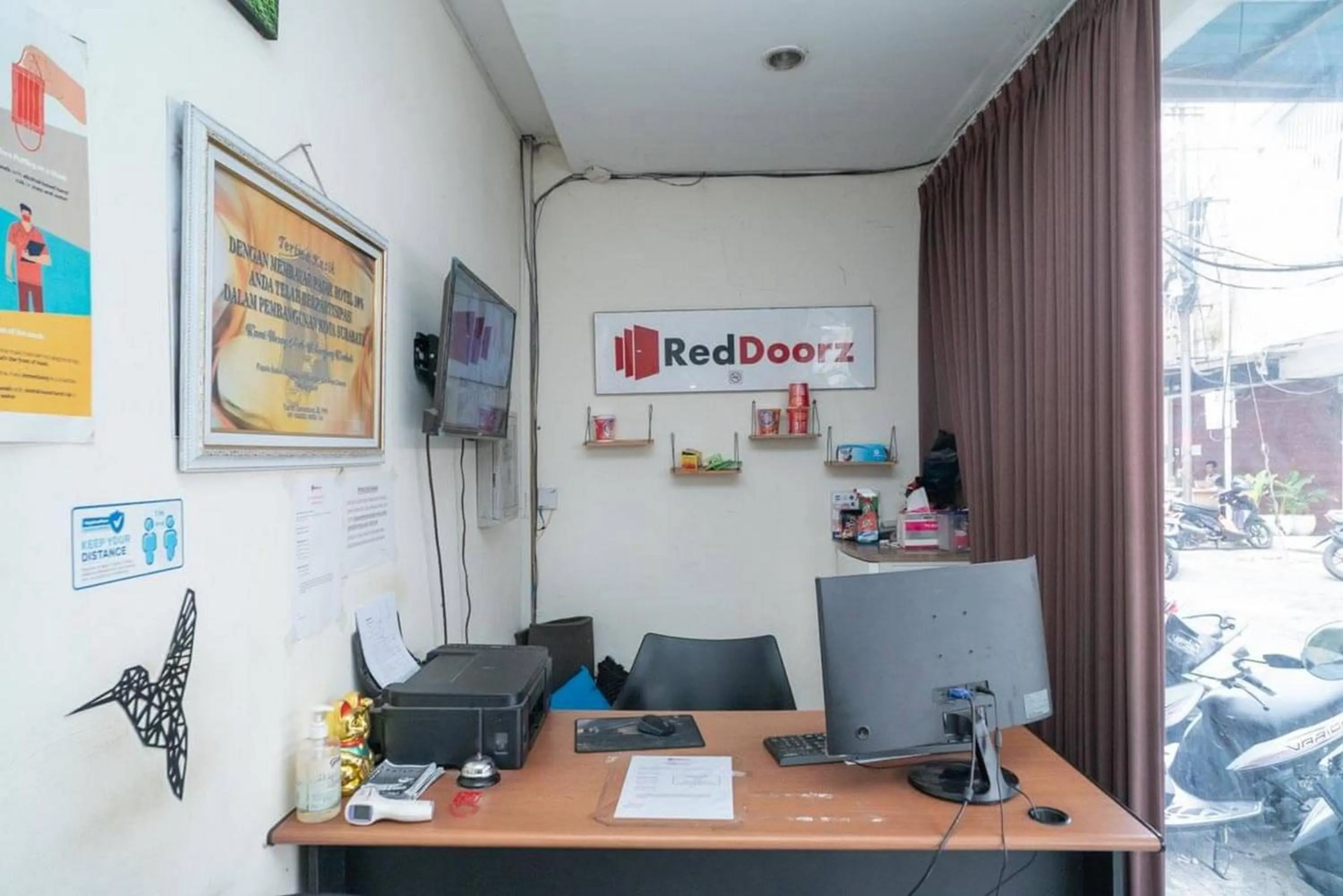 Lobby or reception in RedDoorz at Mayjen Sungkono Surabaya