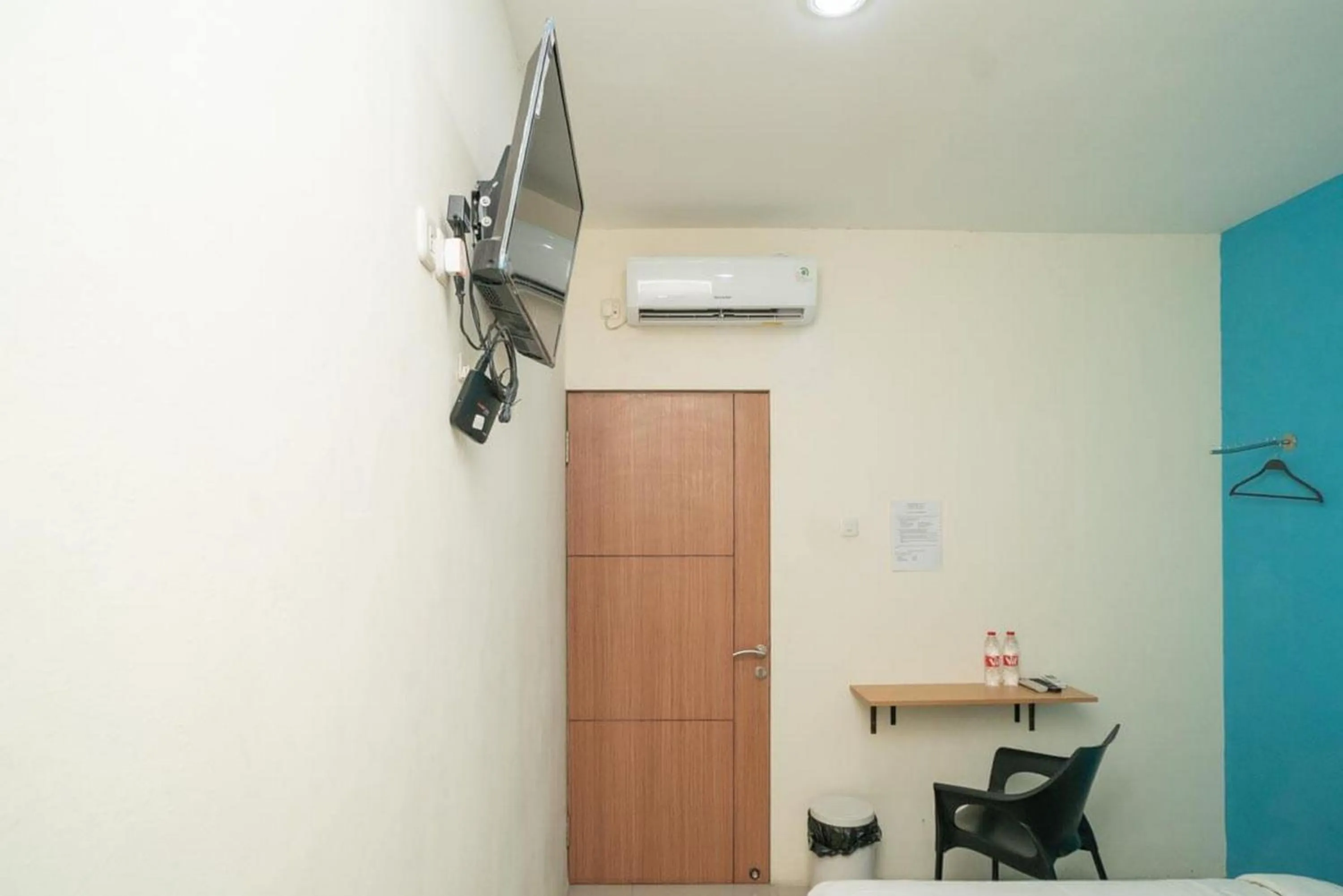 TV and multimedia in RedDoorz at Mayjen Sungkono Surabaya