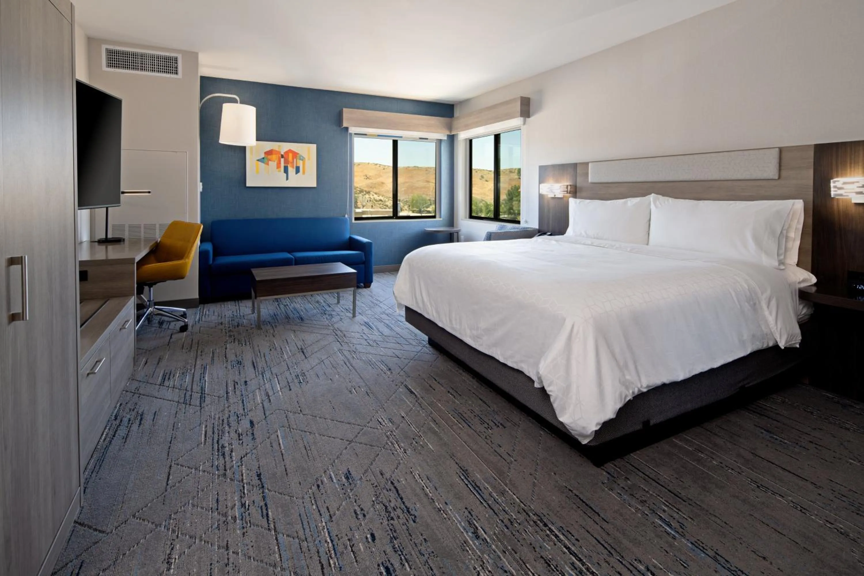 Photo of the whole room, Bed in Holiday Inn Express & Suites - Valencia - Santa Clarita by IHG