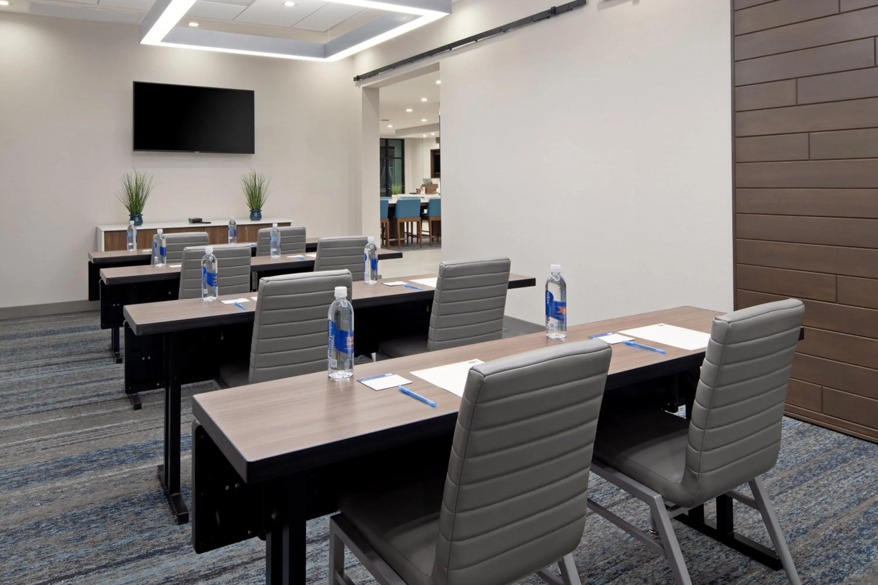 Meeting/conference room in Holiday Inn Express & Suites - Valencia - Santa Clarita by IHG