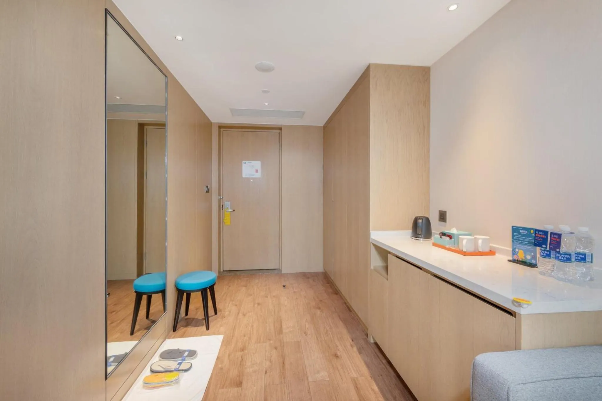 Photo of the whole room in Holiday Inn Express Shenzhen Haiyuan City by IHG