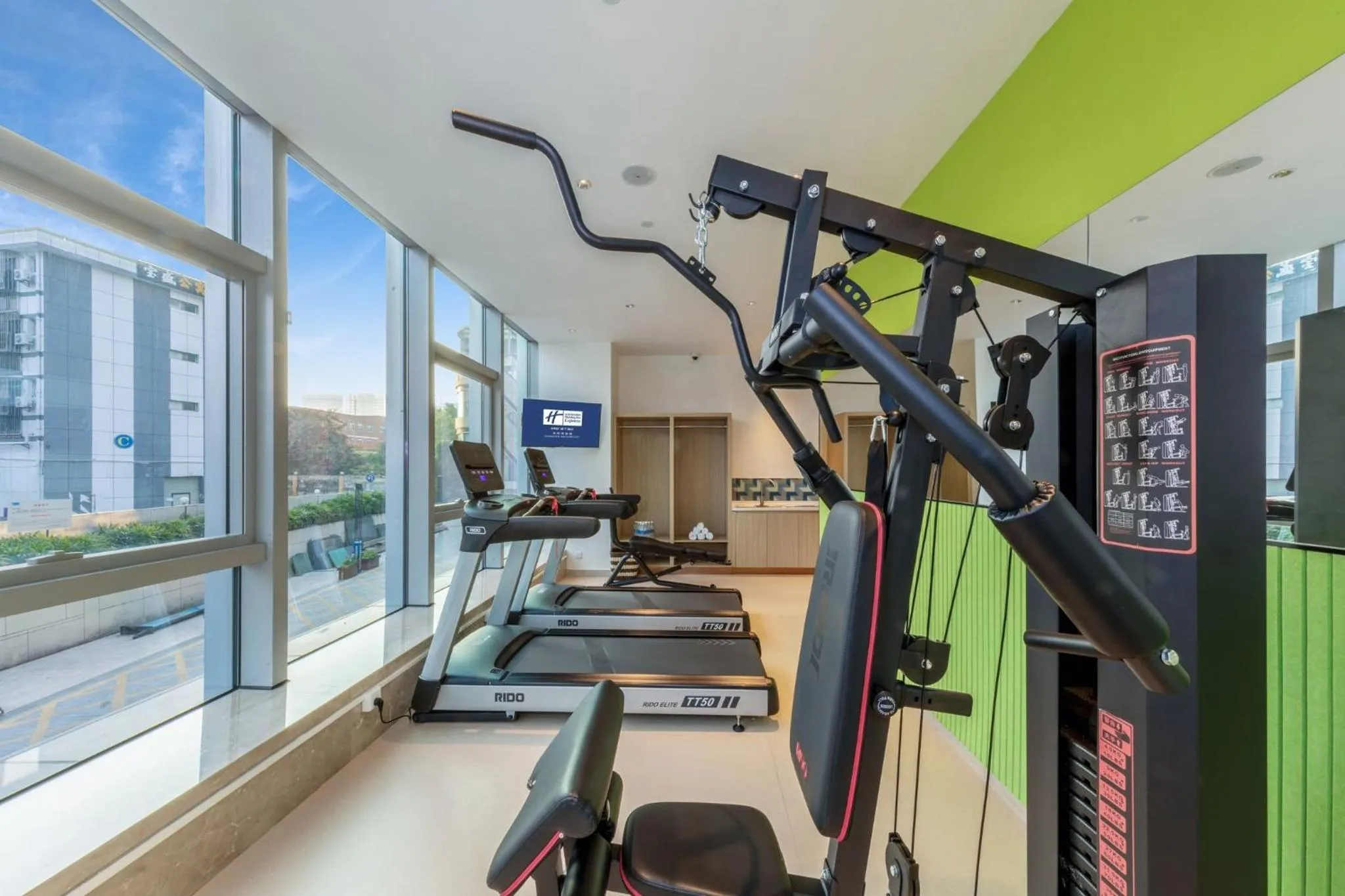 Fitness centre/facilities in Holiday Inn Express Shenzhen Haiyuan City by IHG