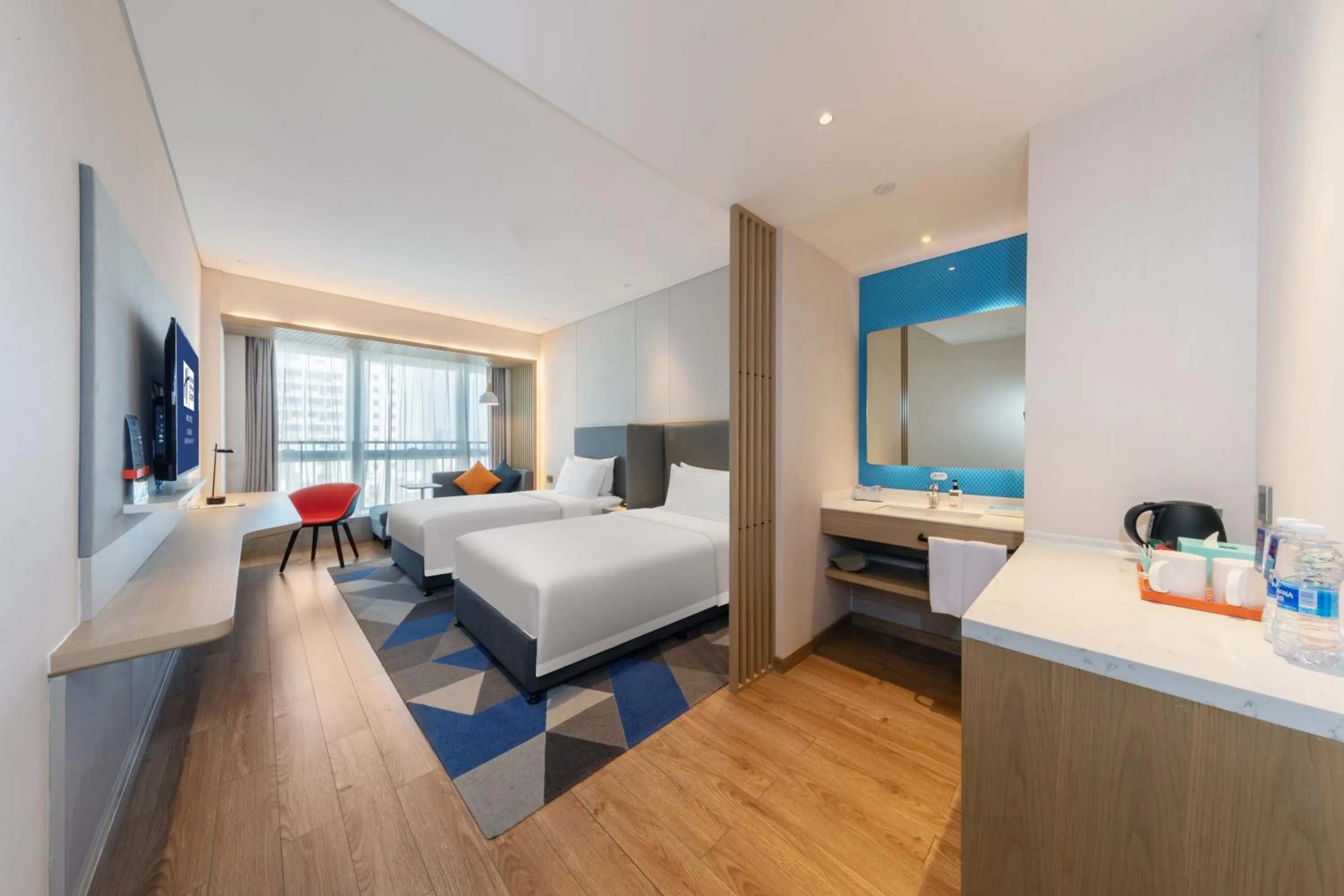 Bed in Holiday Inn Express Shenzhen Haiyuan City by IHG