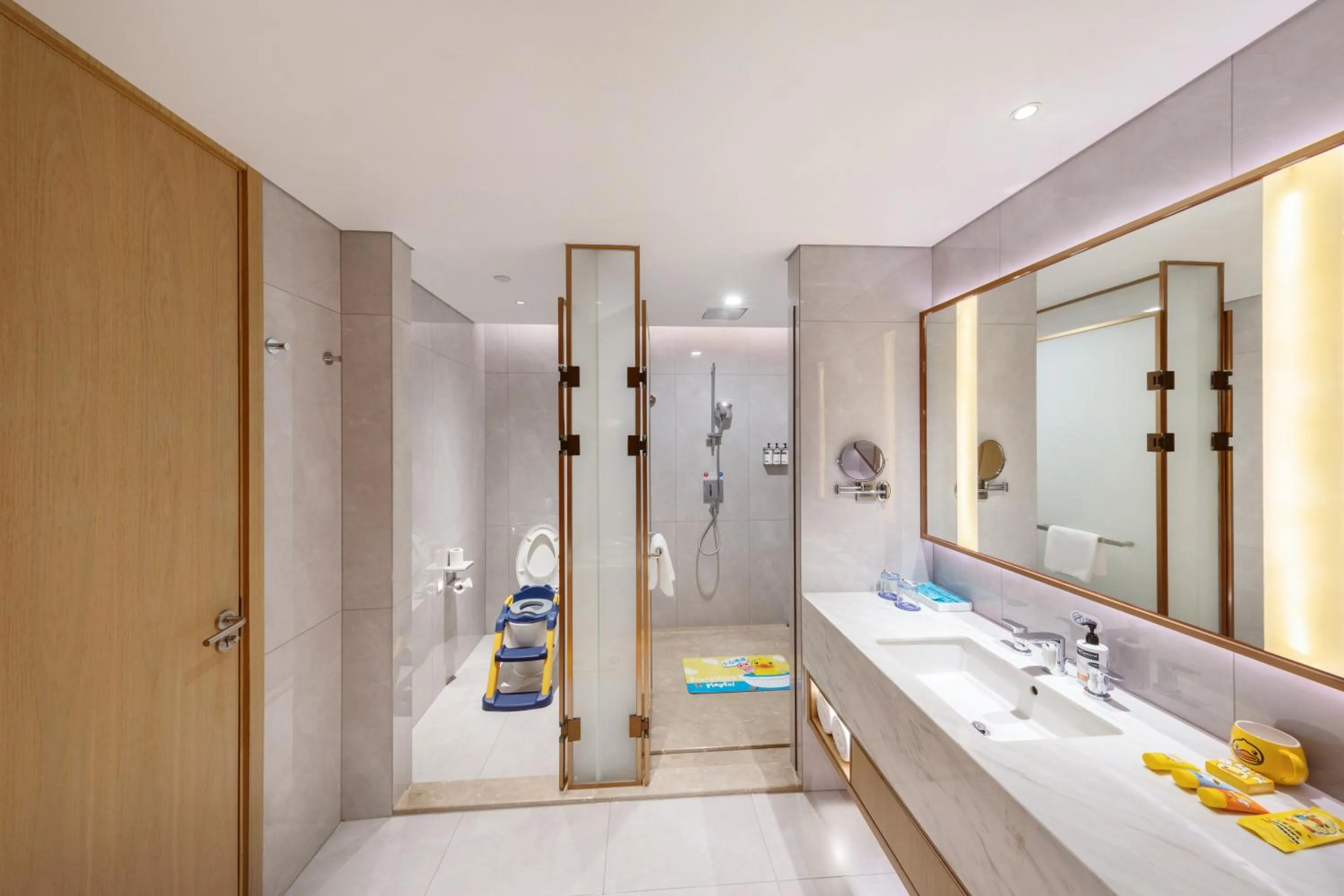 Bathroom in Holiday Inn Express Shenzhen Haiyuan City by IHG
