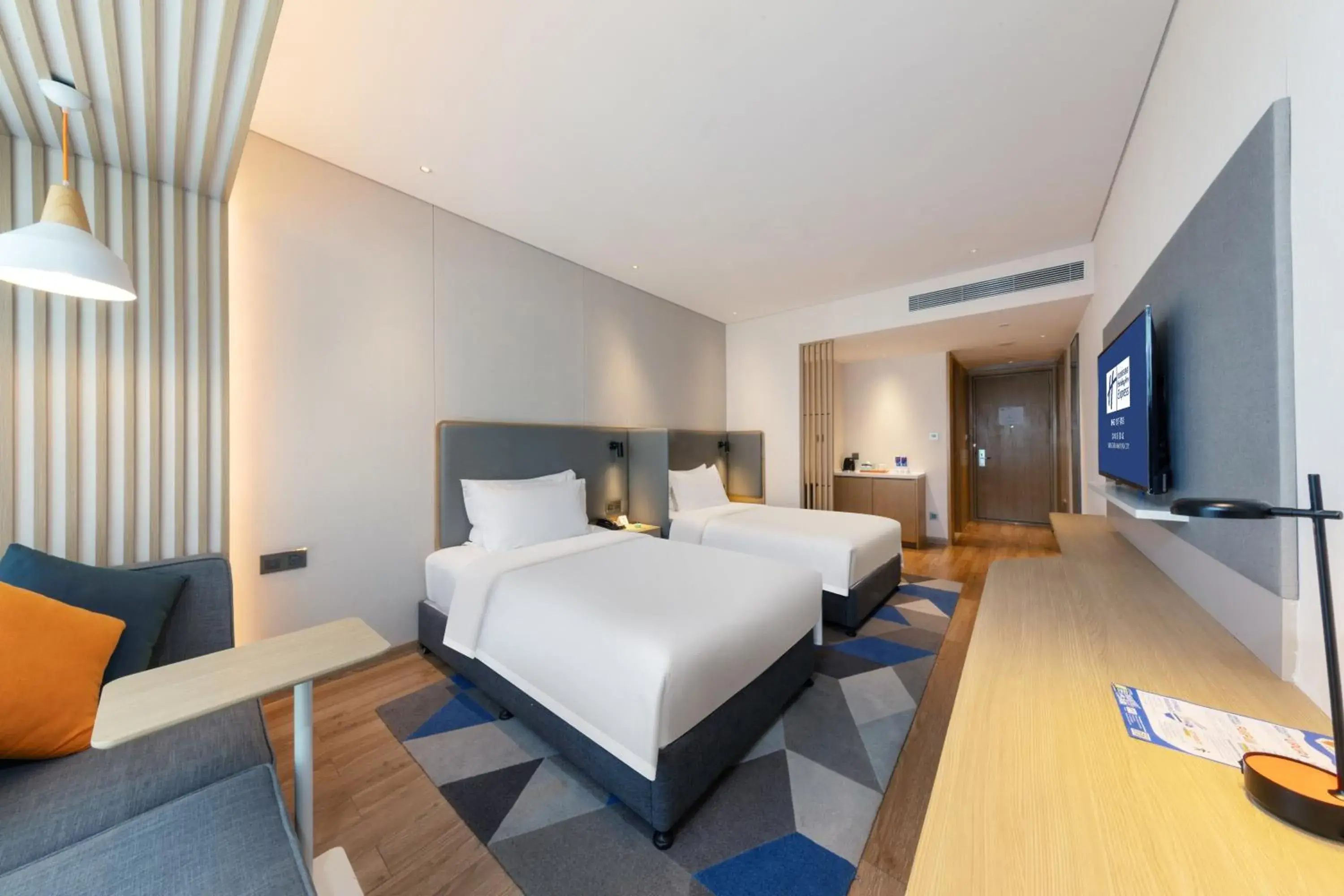 Standard Twin Room in Holiday Inn Express Shenzhen Haiyuan City by IHG Standard Twin Room in Holiday Inn Express Shenzhen Haiyuan City by IHG