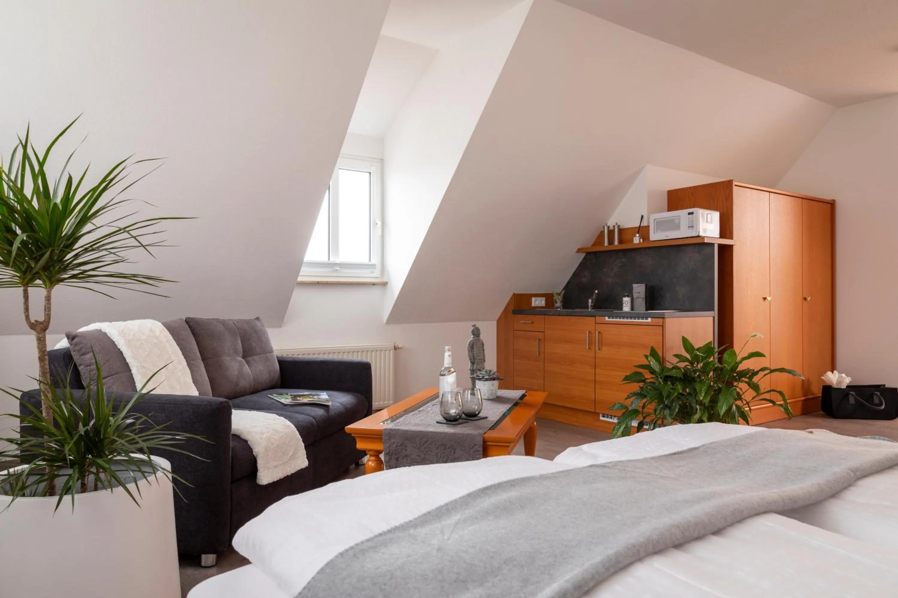 Living room, Bed in Hotel am Ludwigskanal