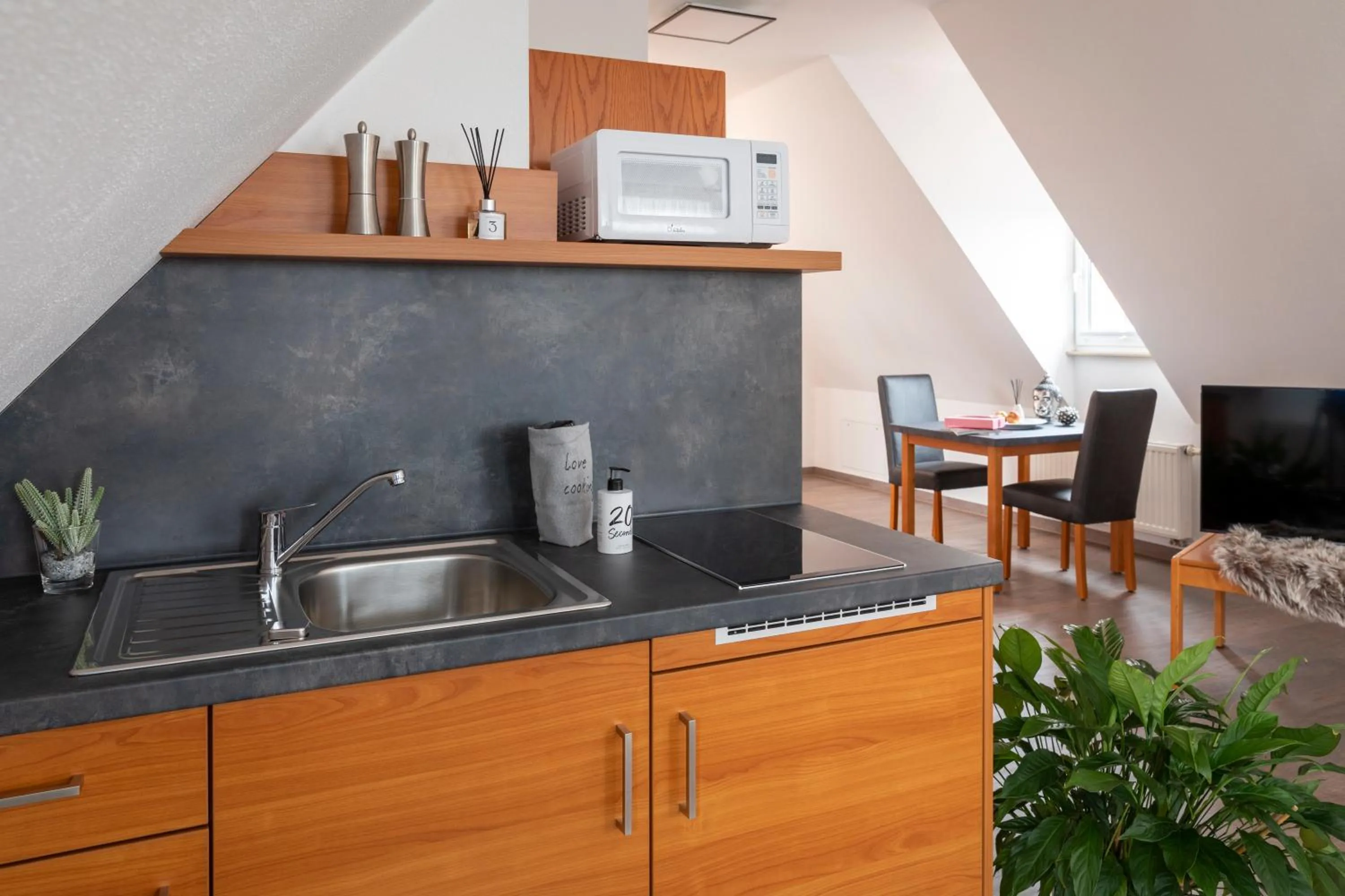 kitchen in Hotel am Ludwigskanal