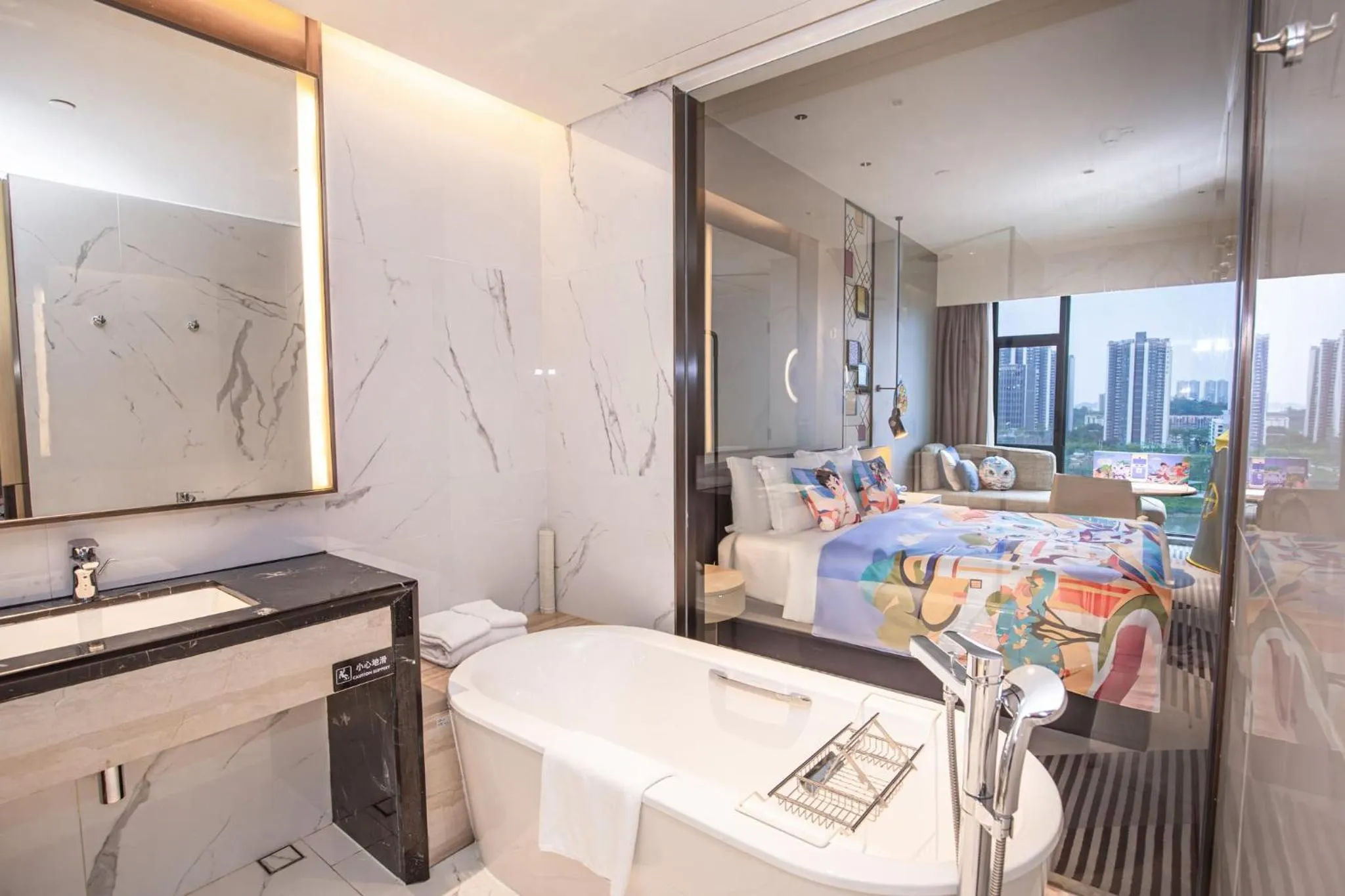 Photo of the whole room, Bed in Crowne Plaza Foshan Nanhai-an IHG Hotel