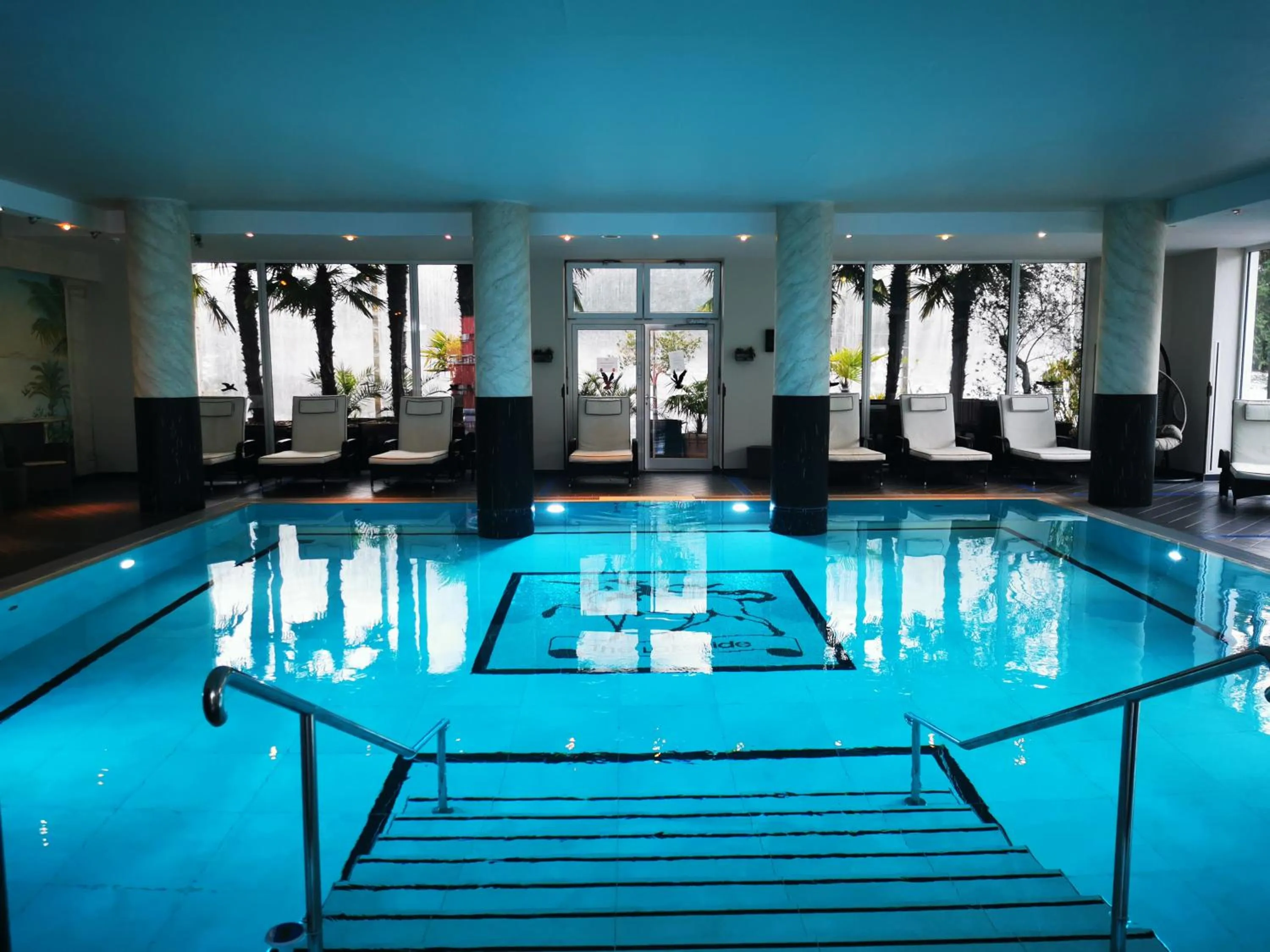 Swimming pool in The Lakeside - Burghotel zu Strausberg