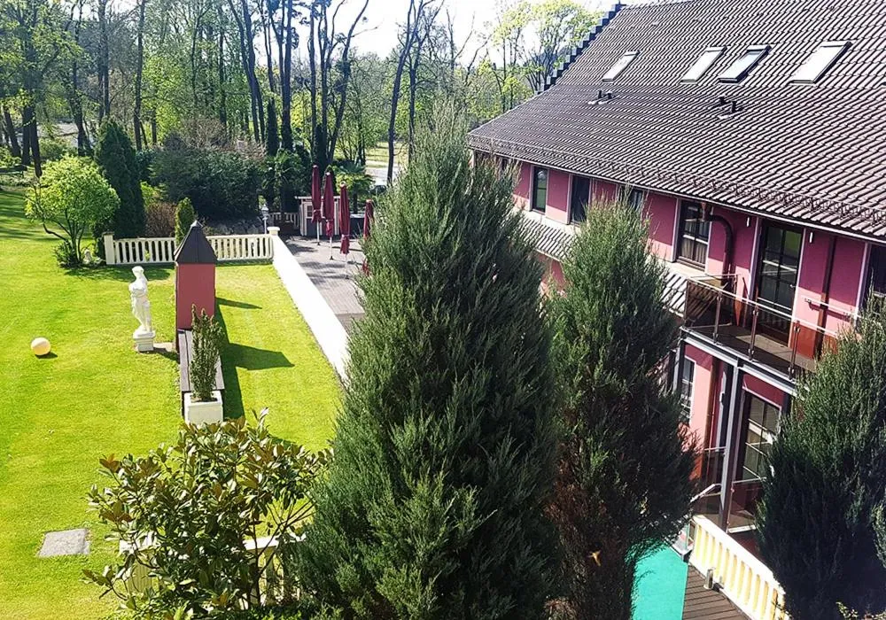 Garden view in The Lakeside - Burghotel zu Strausberg