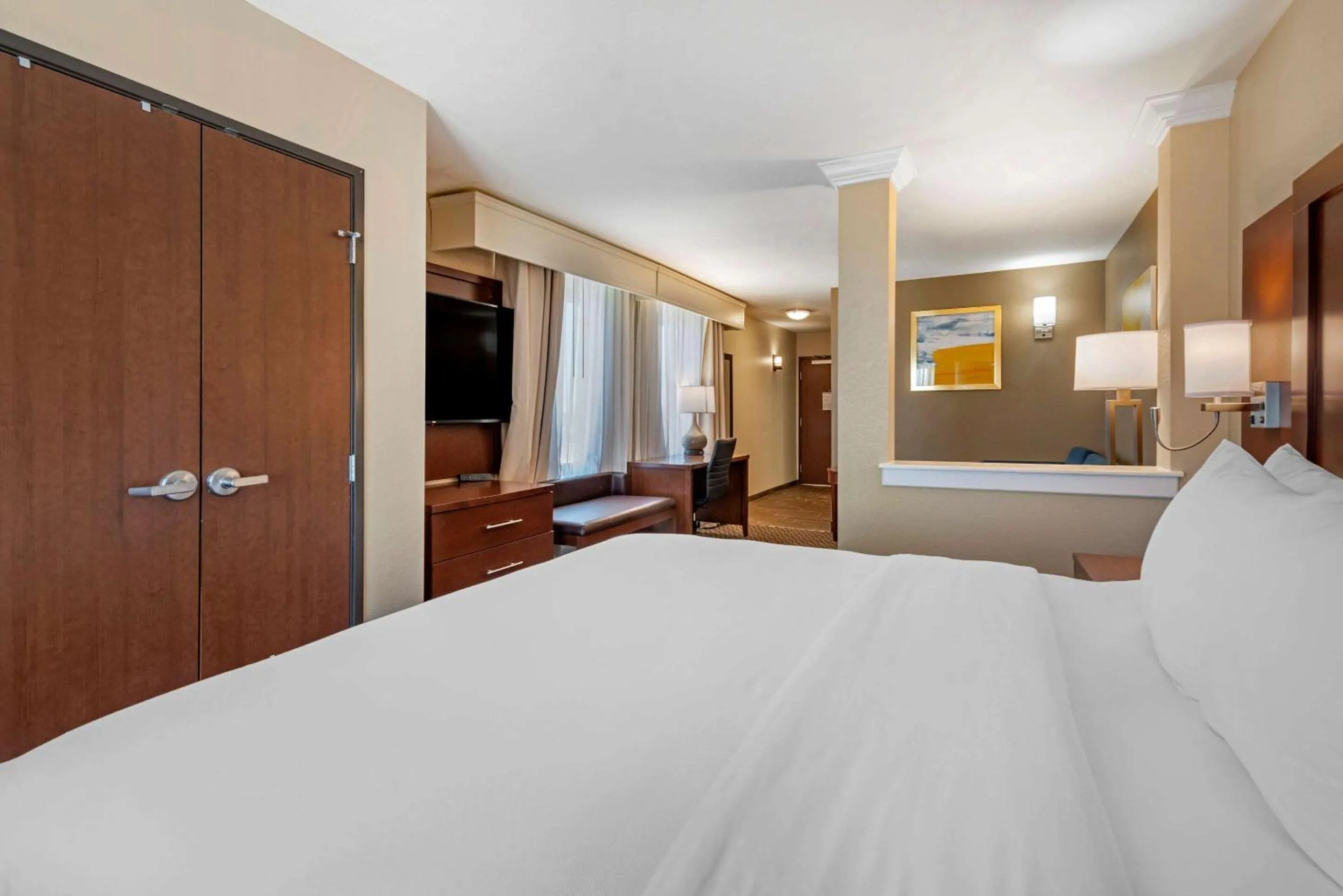 Bedroom, Bed in Comfort Suites Broomfield-Boulder-Interlocken