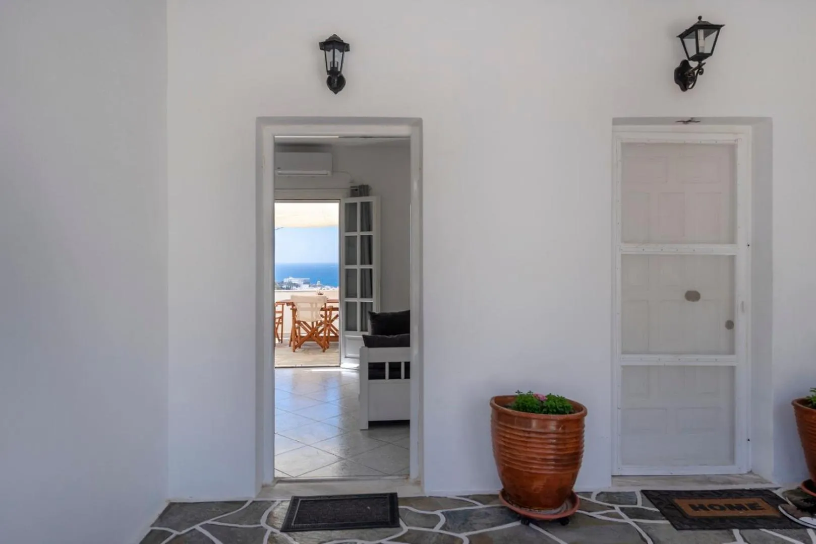Facade/entrance in Panoramic View House