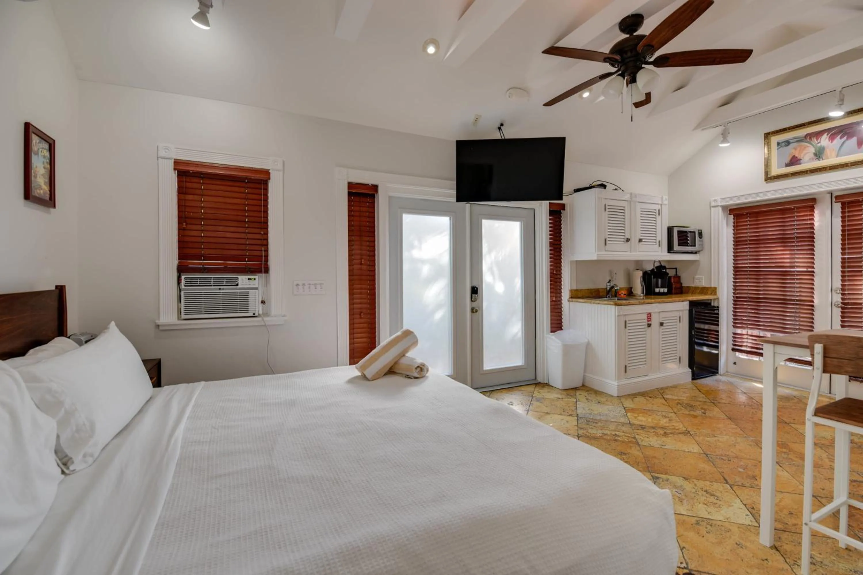 Bed in Southern Palms