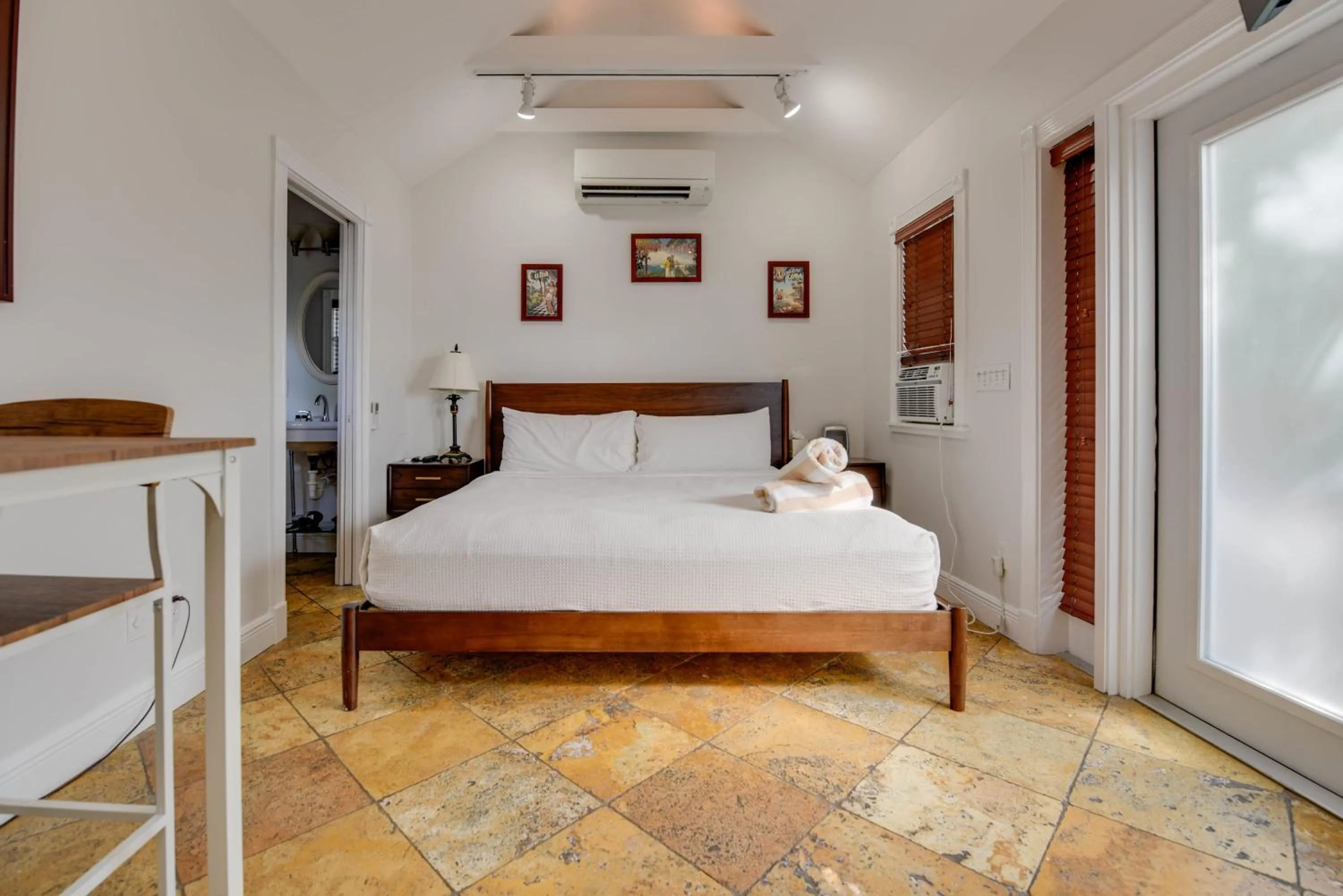 Bed in Southern Palms