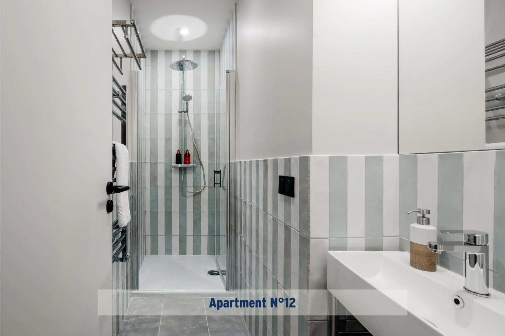 Shower in Edgar Suites Saint-Lazare - Amsterdam