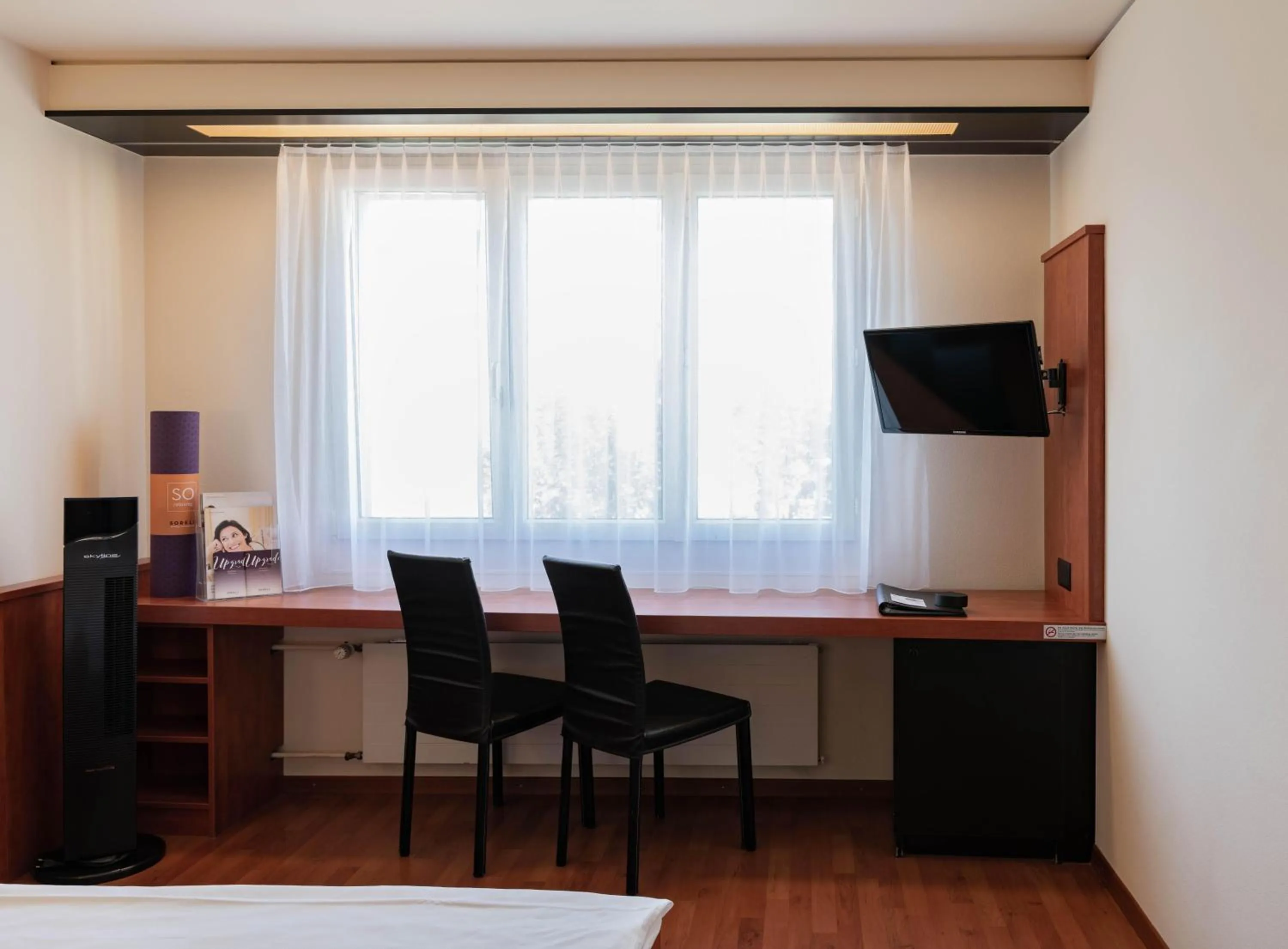 Photo of the whole room in Hotel Arte Spreitenbach